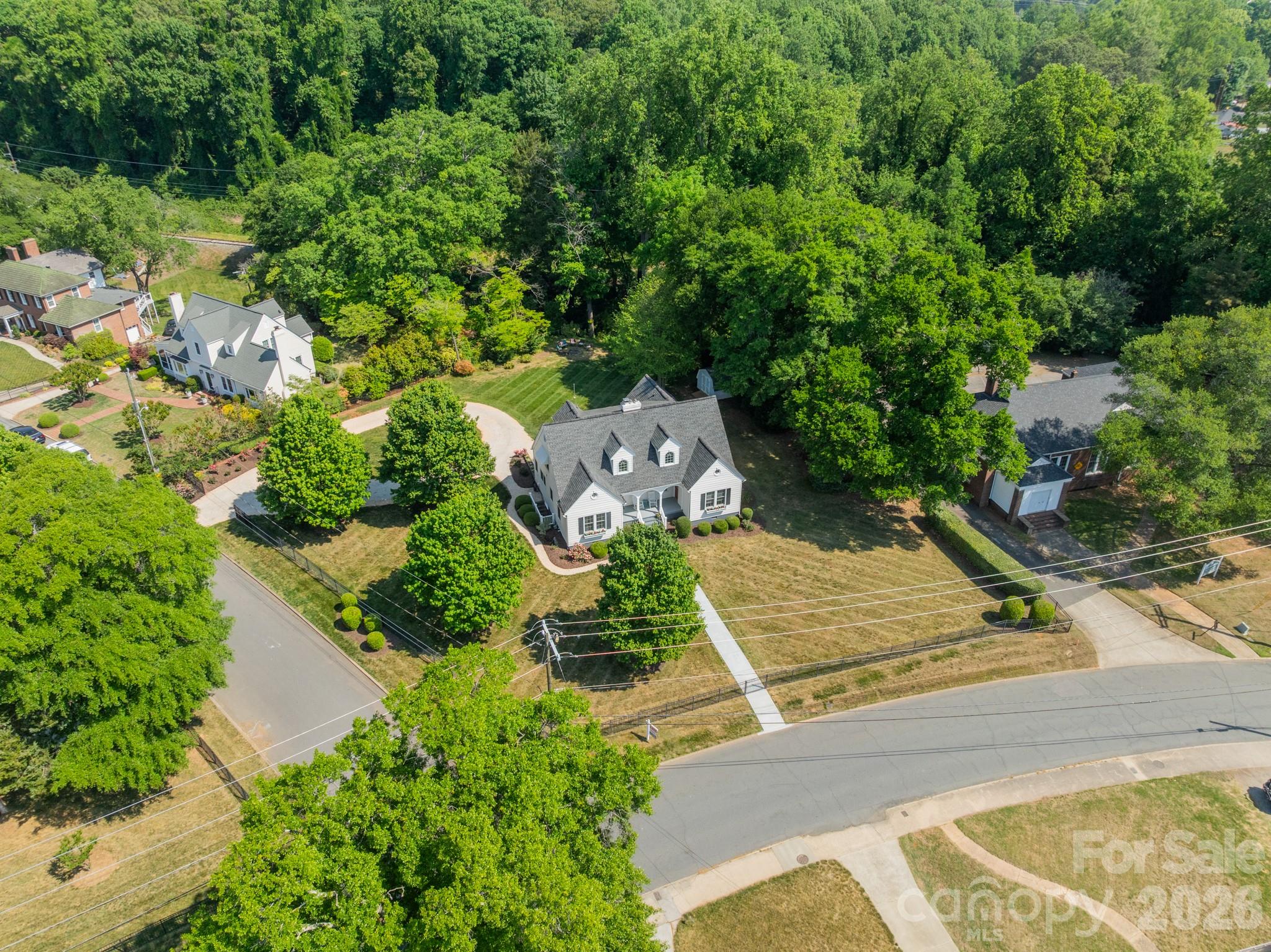27 Circle Drive — photo