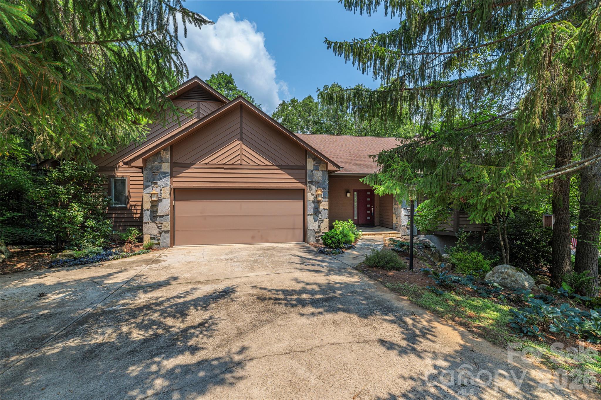 35 Hillcreek Drive — photo