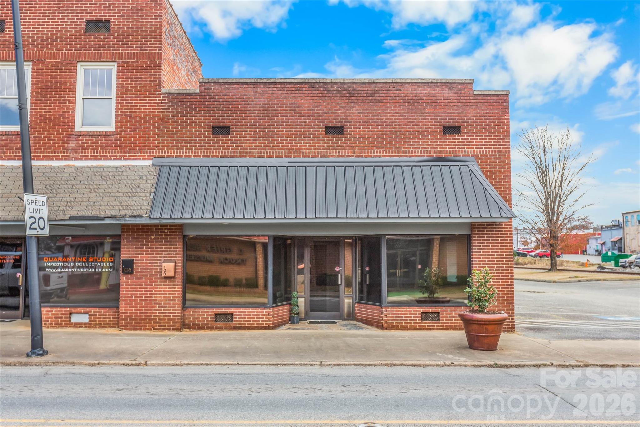 106 N Mountain Street — photo
