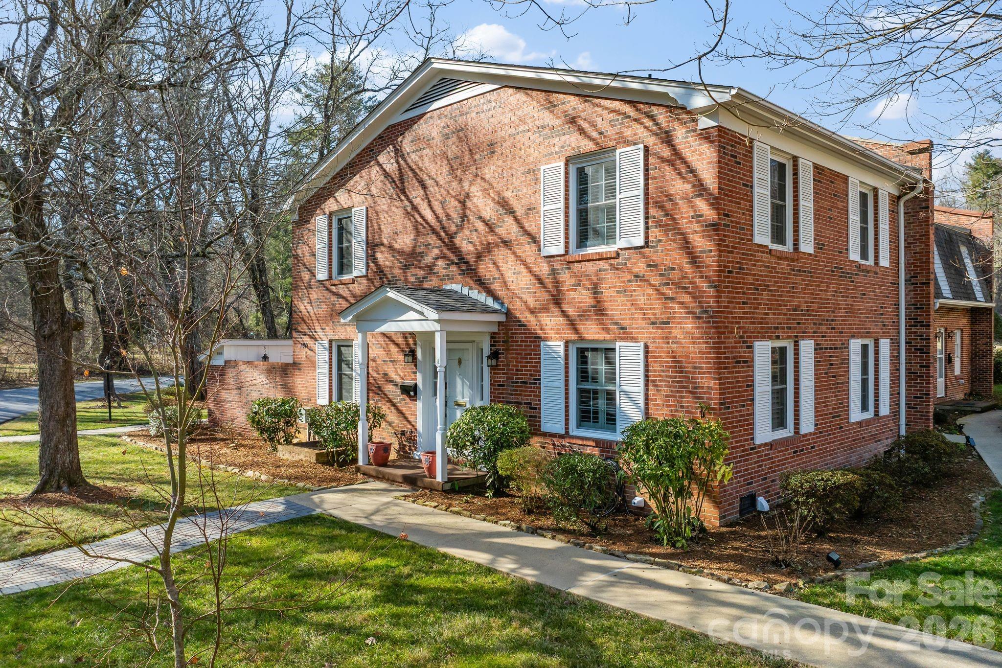 1411 Kensington Road — photo