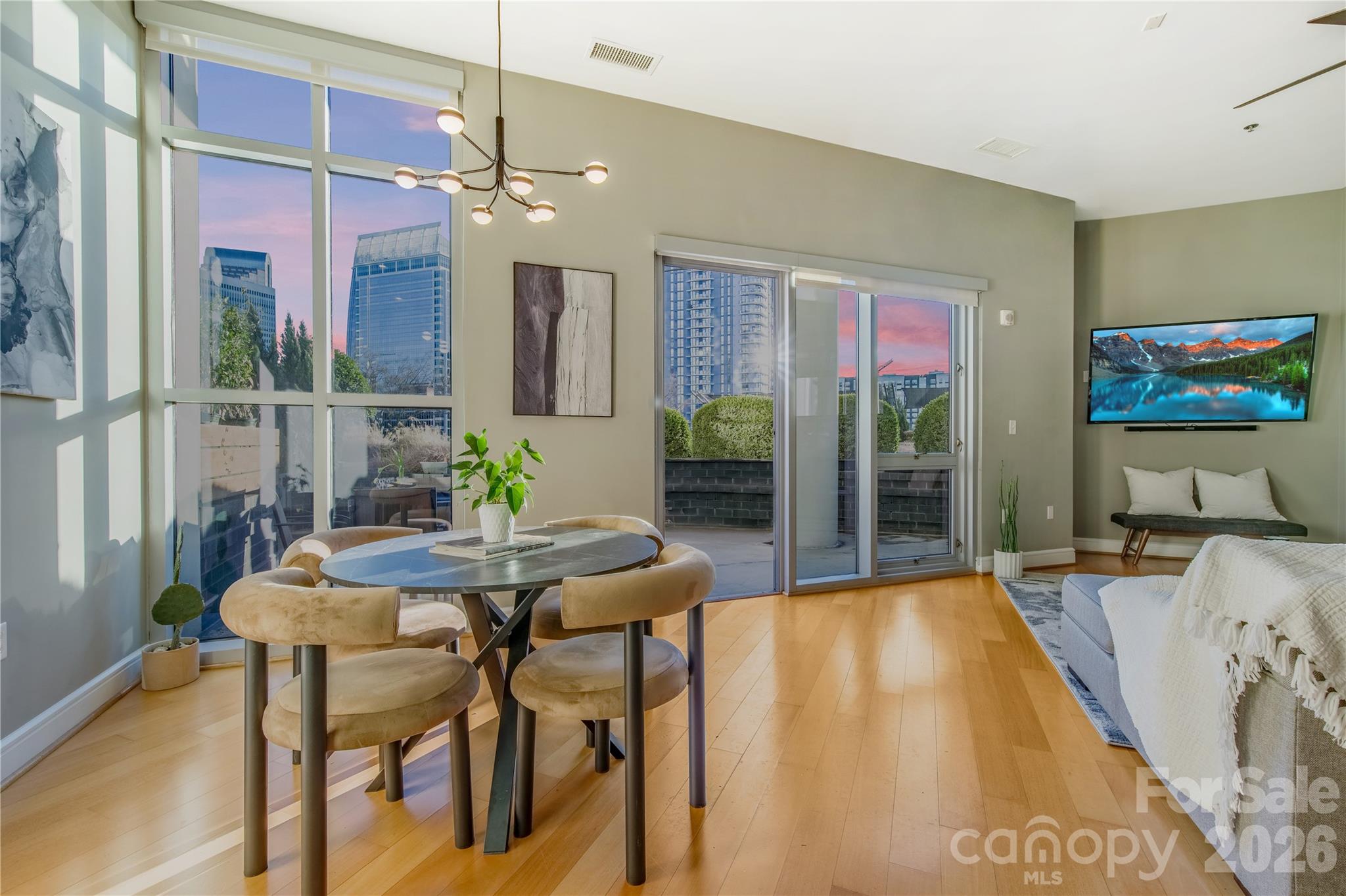 333 W Trade Street W 708 — photo