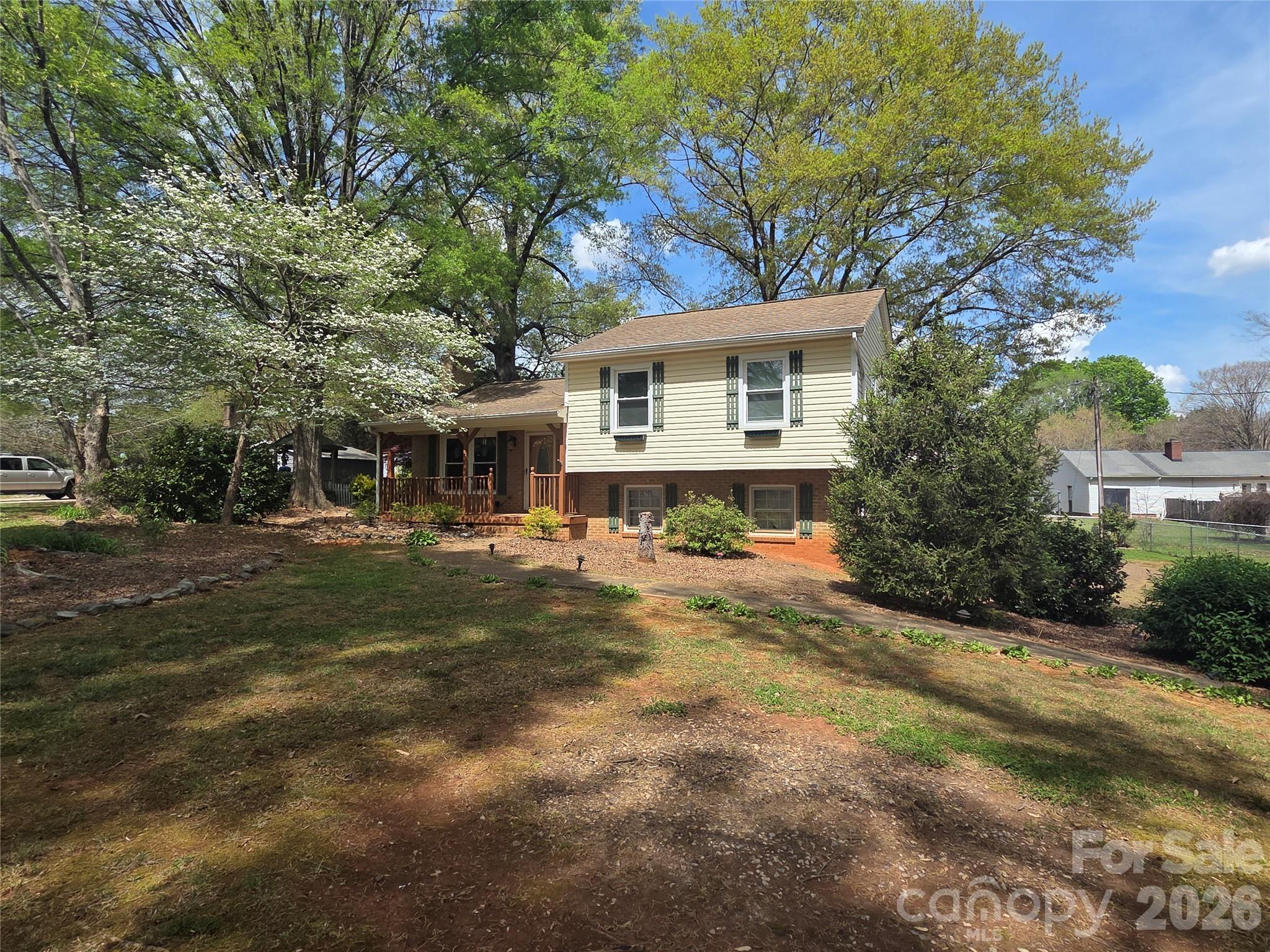 4709 Oakwood Circle — photo