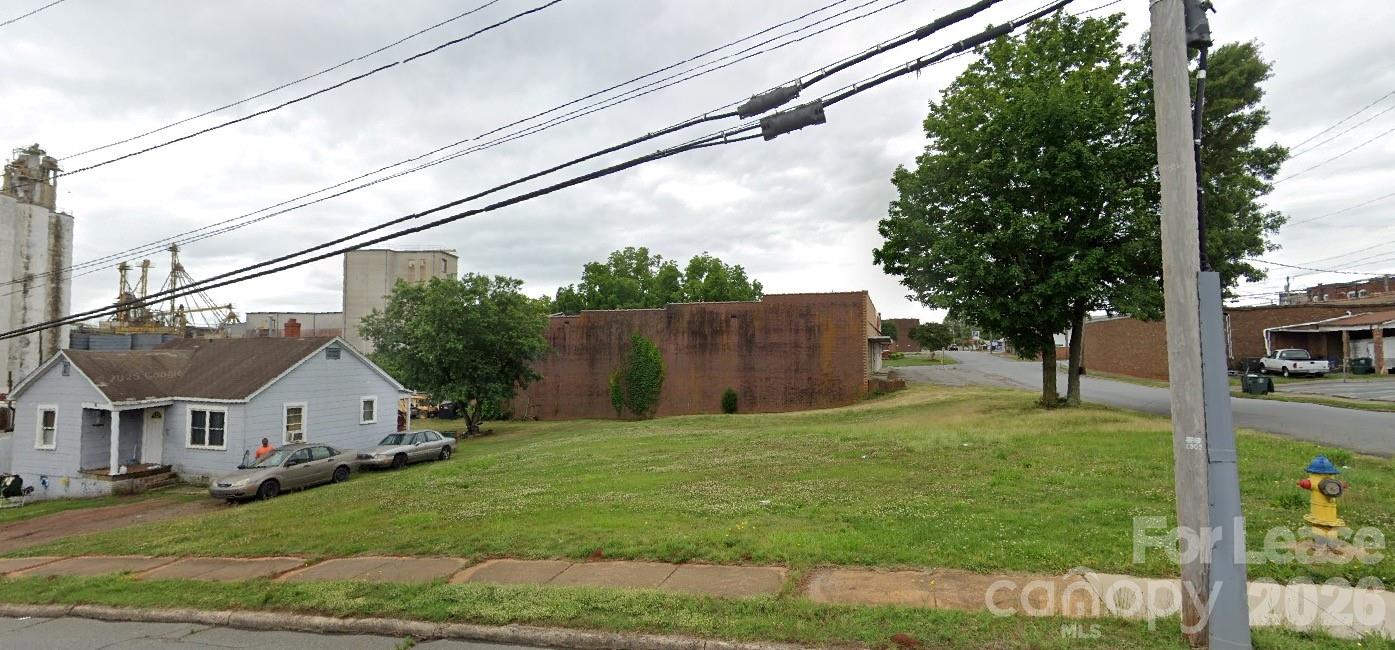 207 E 2nd Street — photo