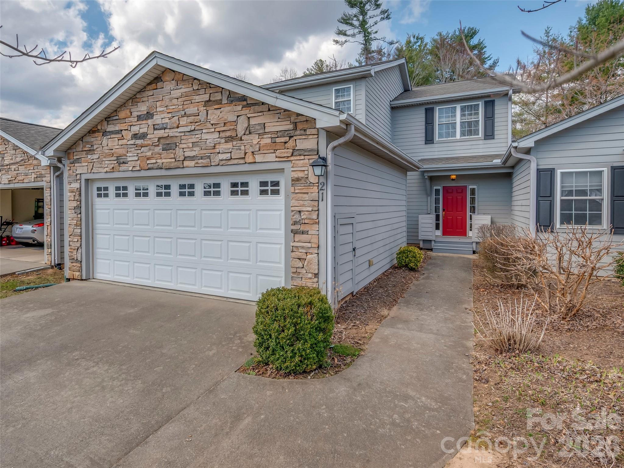 21 Holiday Drive — photo