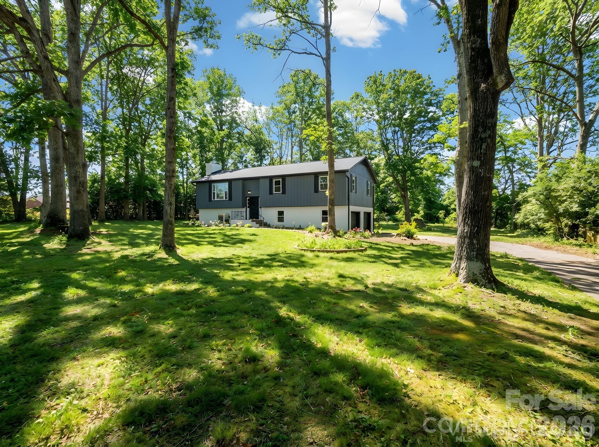 944 Woodland Drive — photo