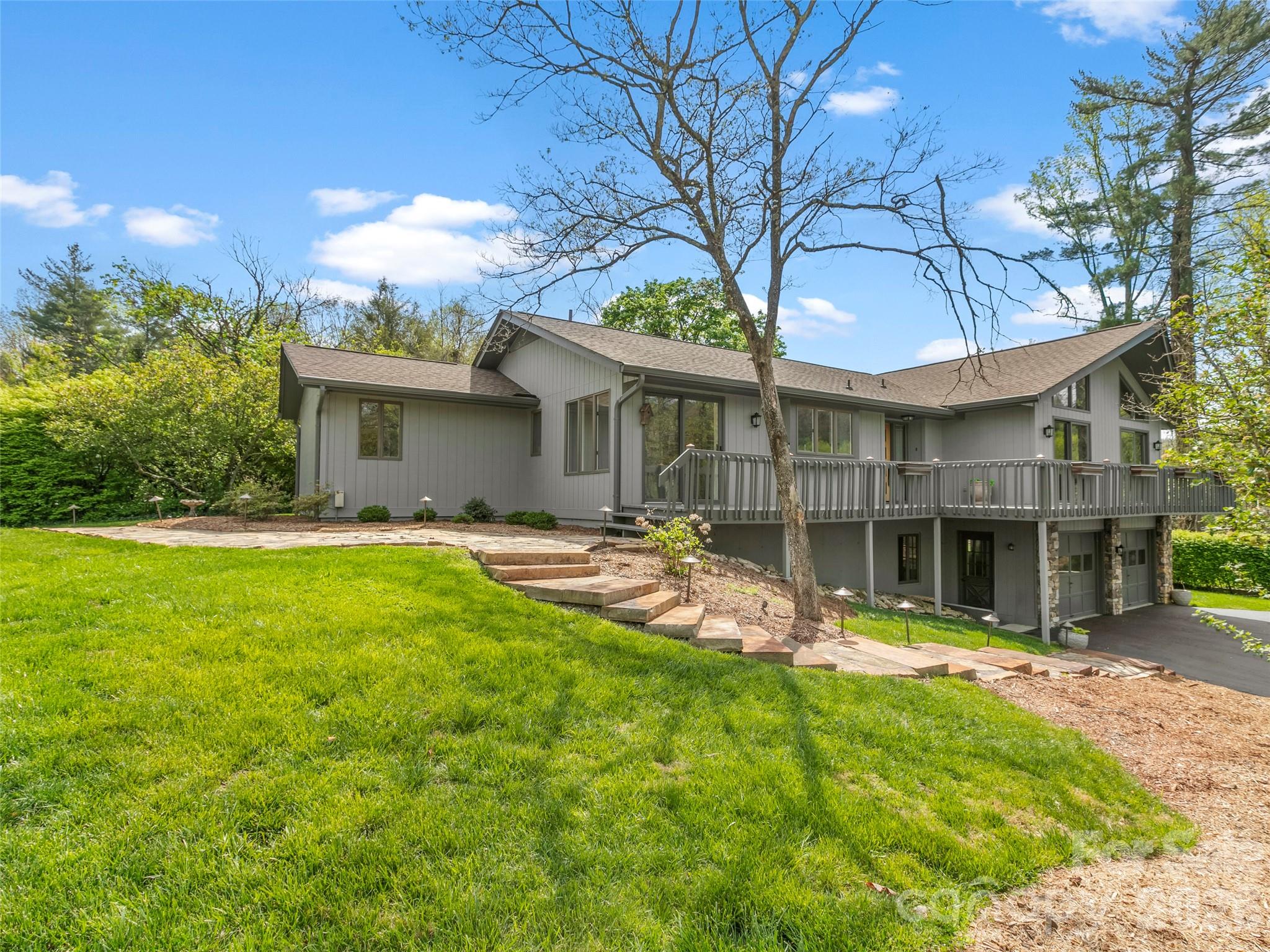 2731 Miller Lane — photo