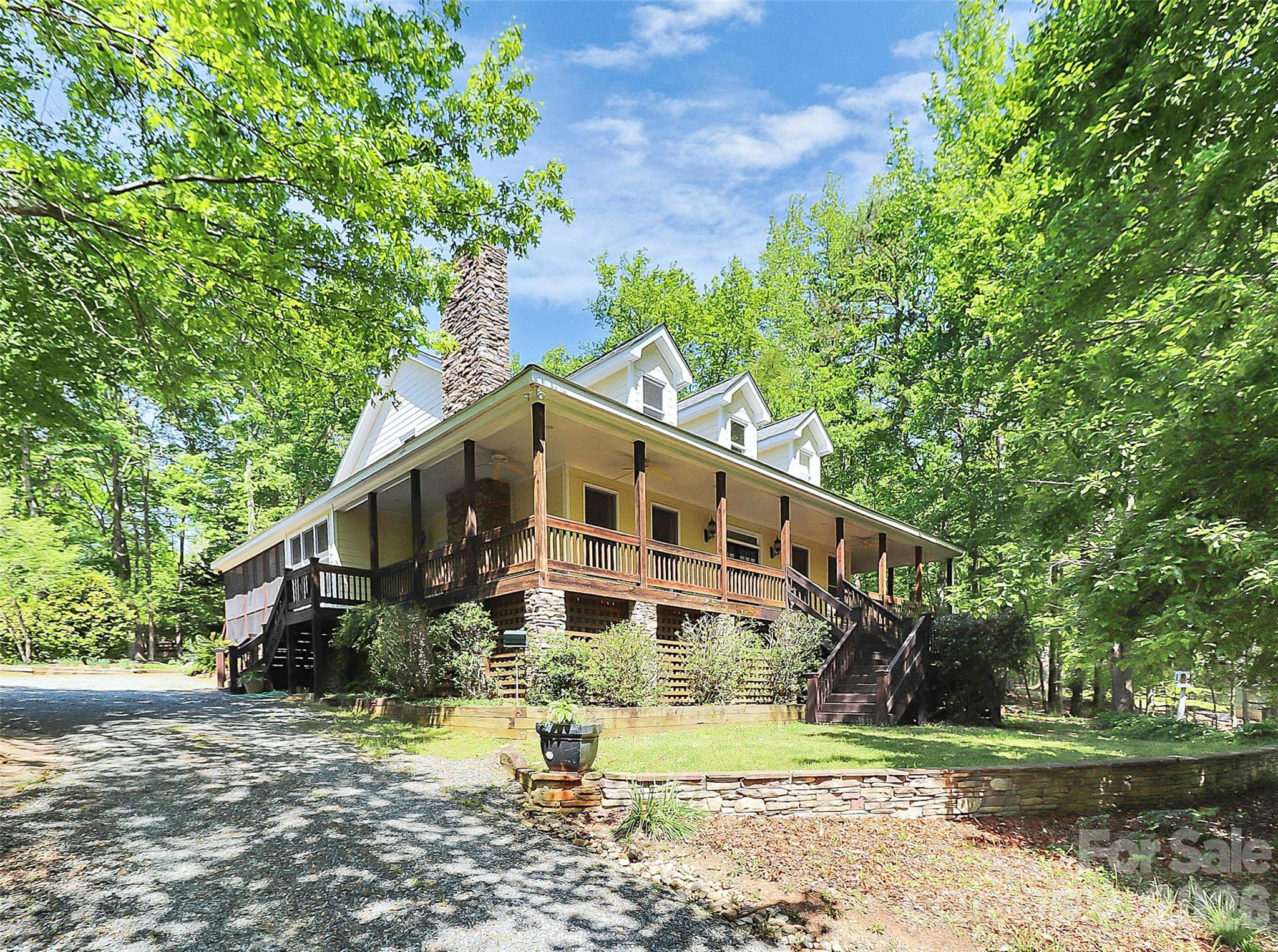 729 Lochaven Road — photo