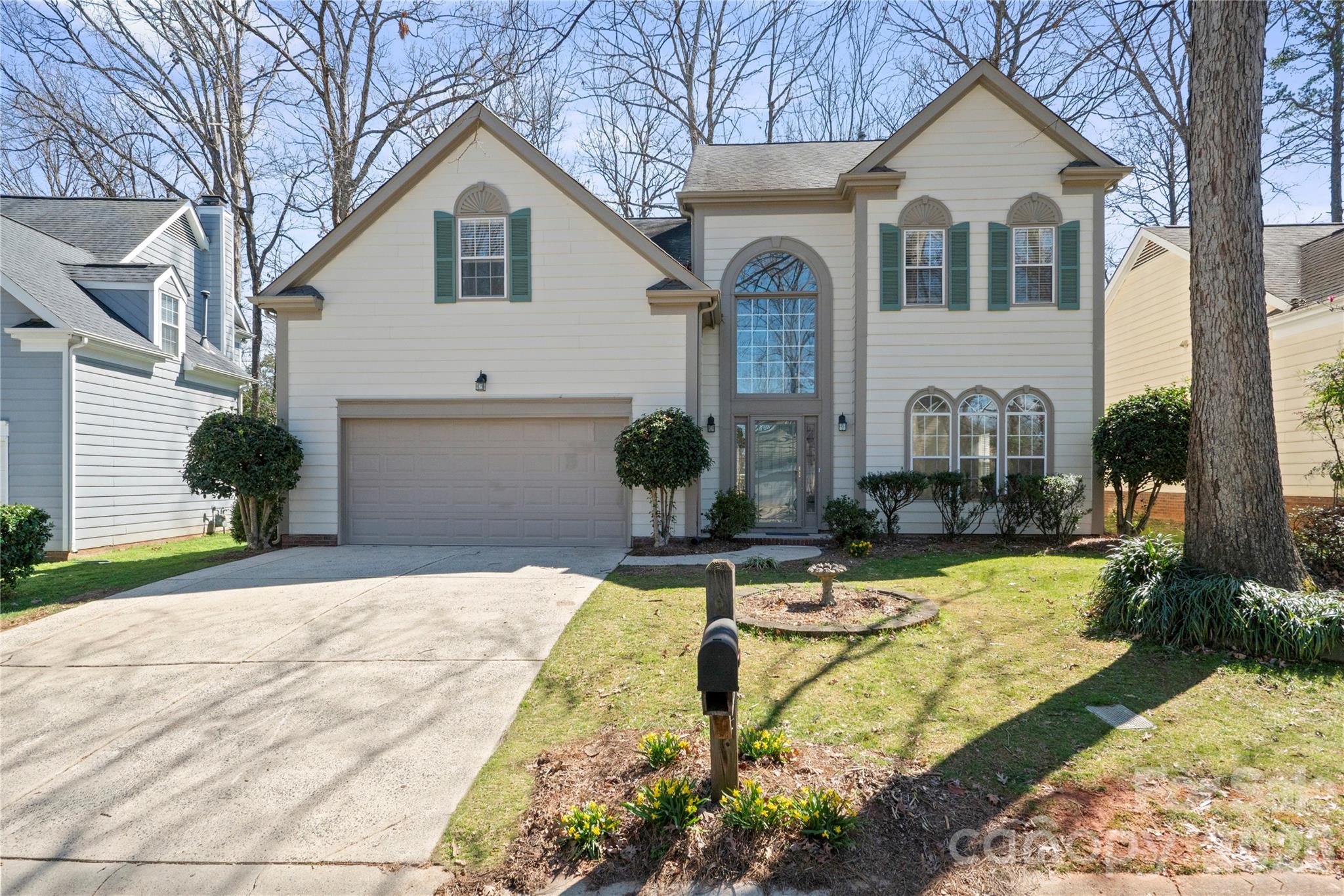 6107 Park Hill Road — photo