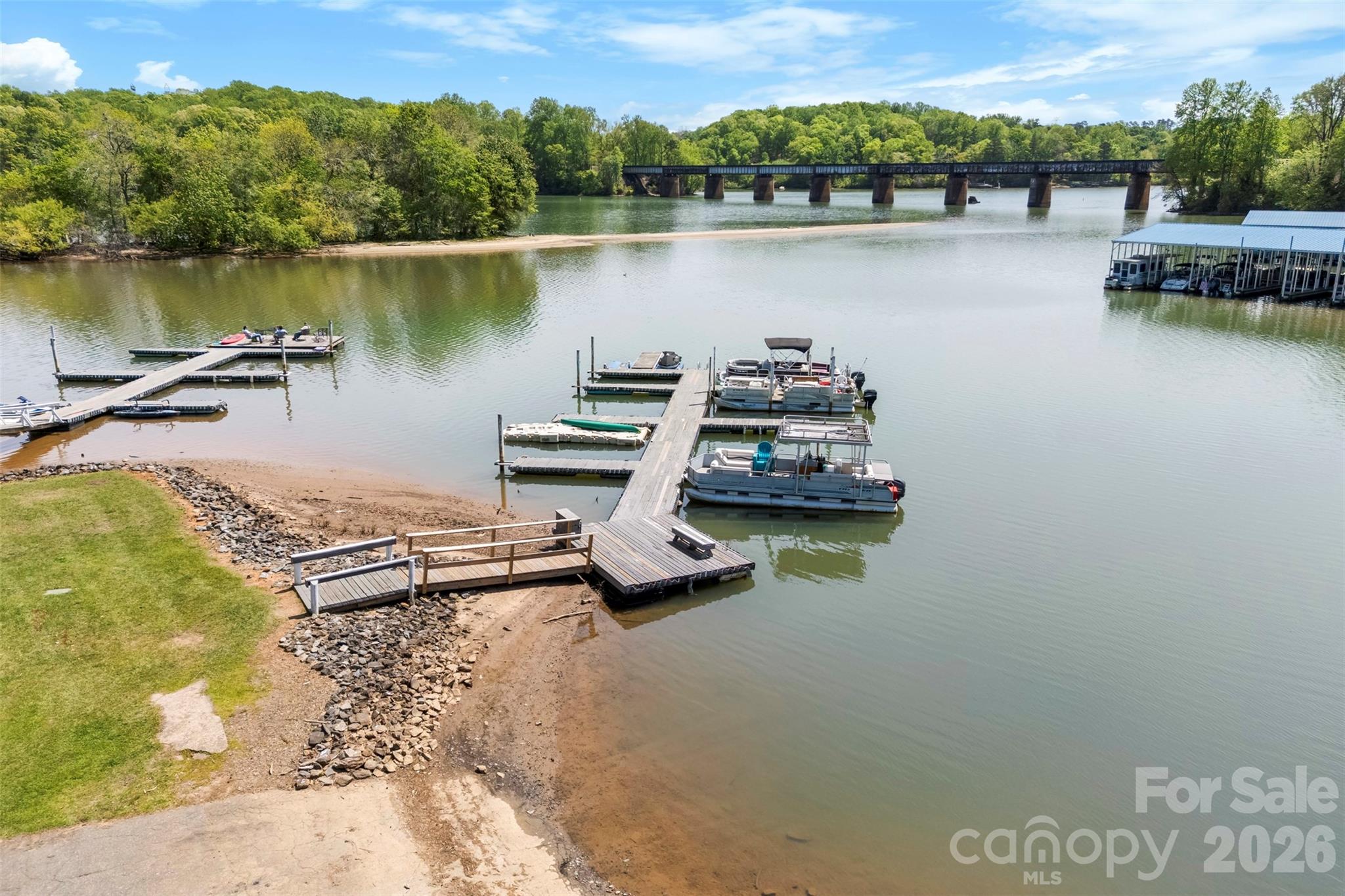 1420 River Drive — photo