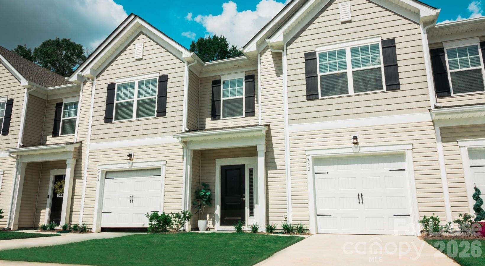 525 Wayforth Road NW C1 -6564 — photo