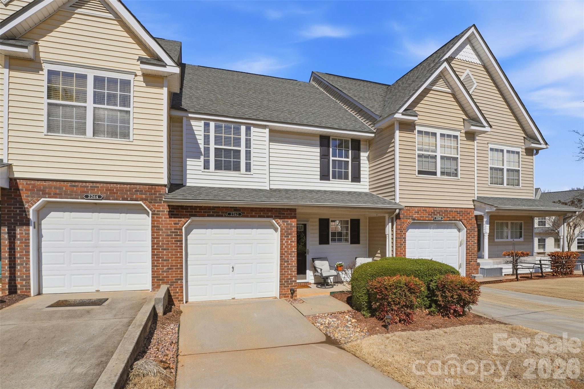 2262 Hanover Court — photo