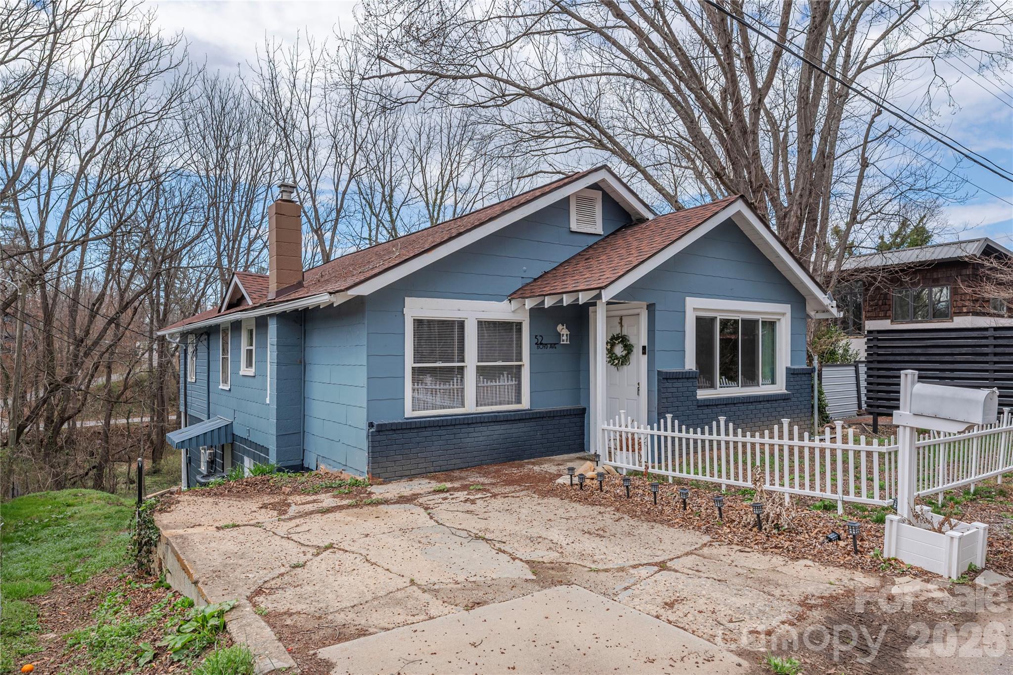 52 Boyd Avenue — photo