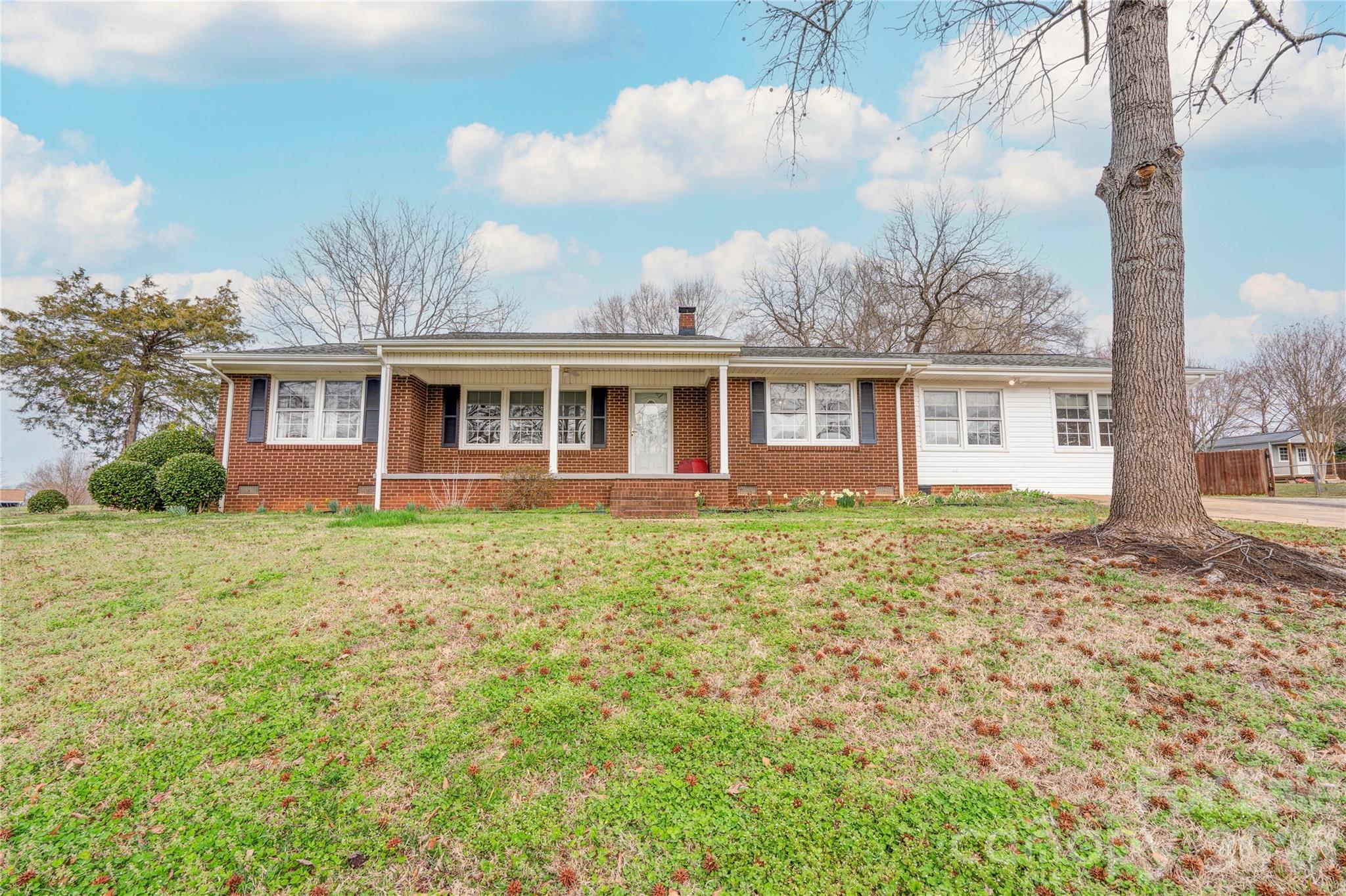 2926 Lake Drive — photo