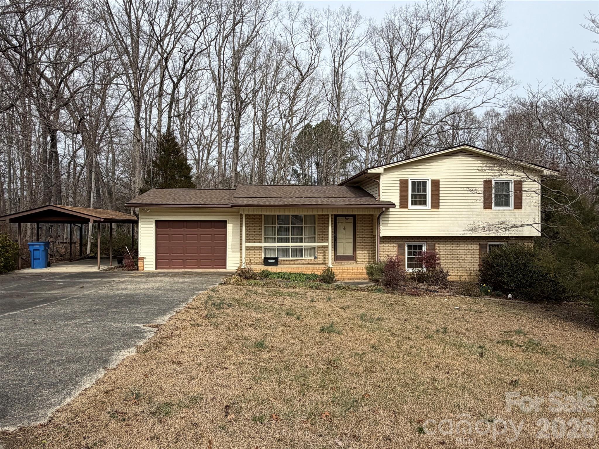 2033 Sprucewood Street — photo