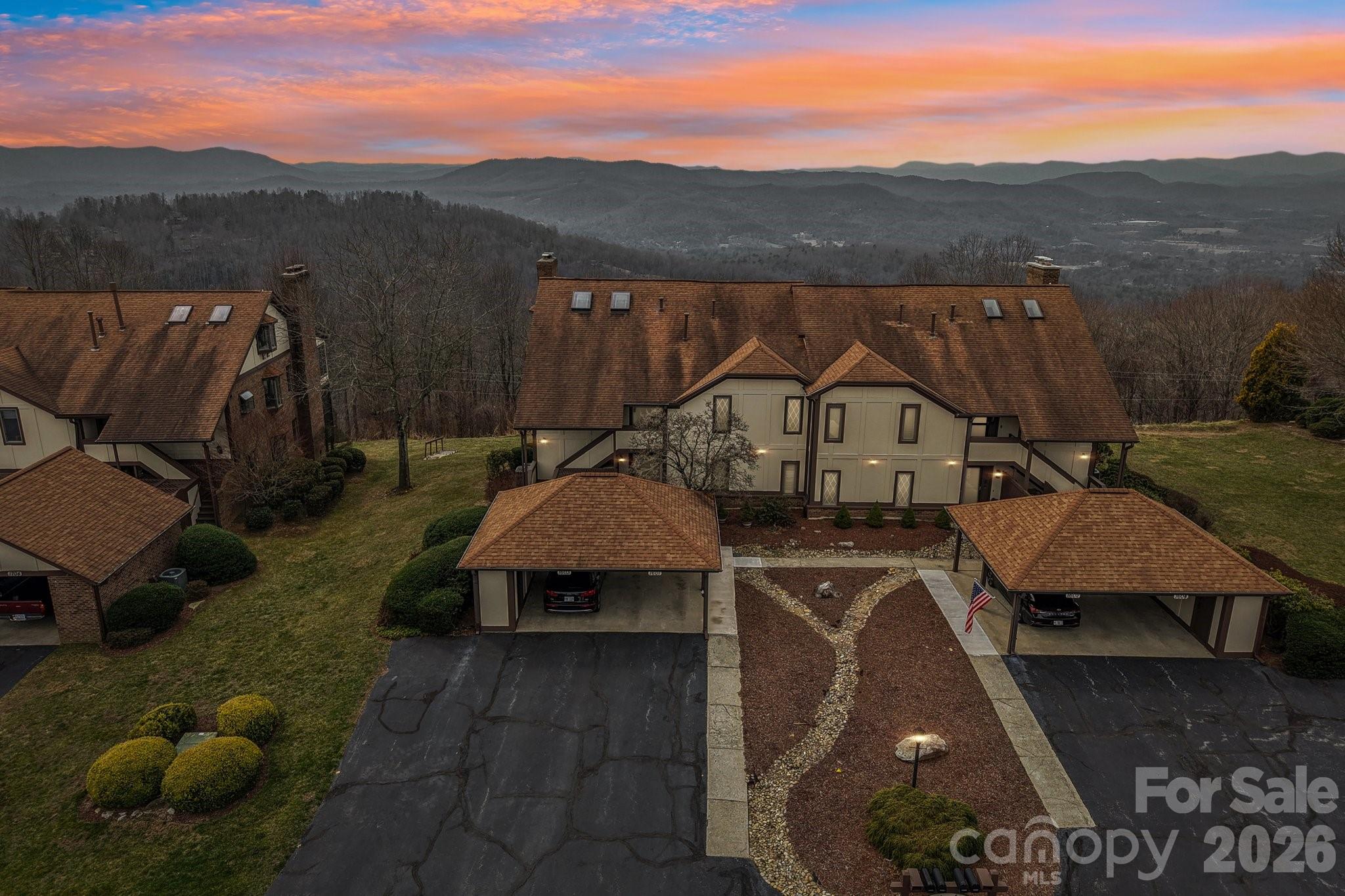 1601 Fleetwood Plaza — photo