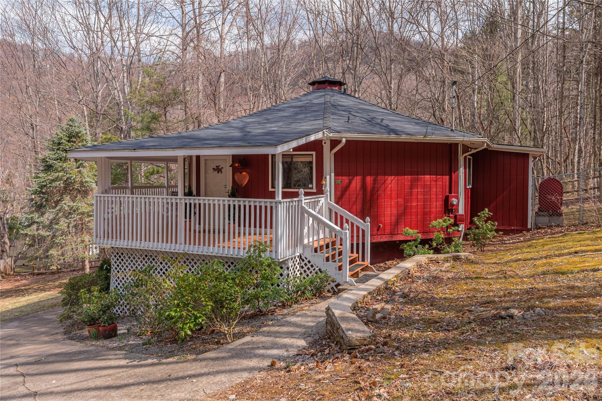 500 Apple Tree Court — photo