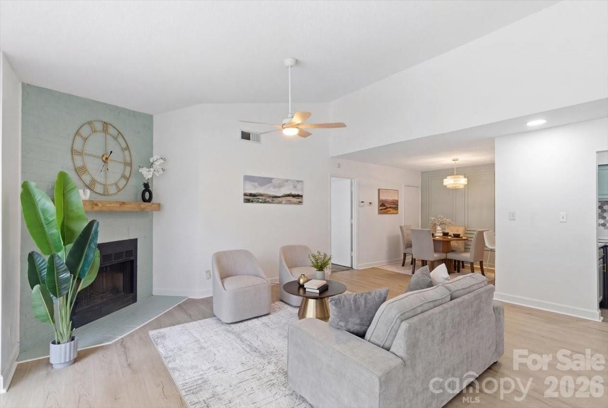 1612 Sharon Road W 66 — photo