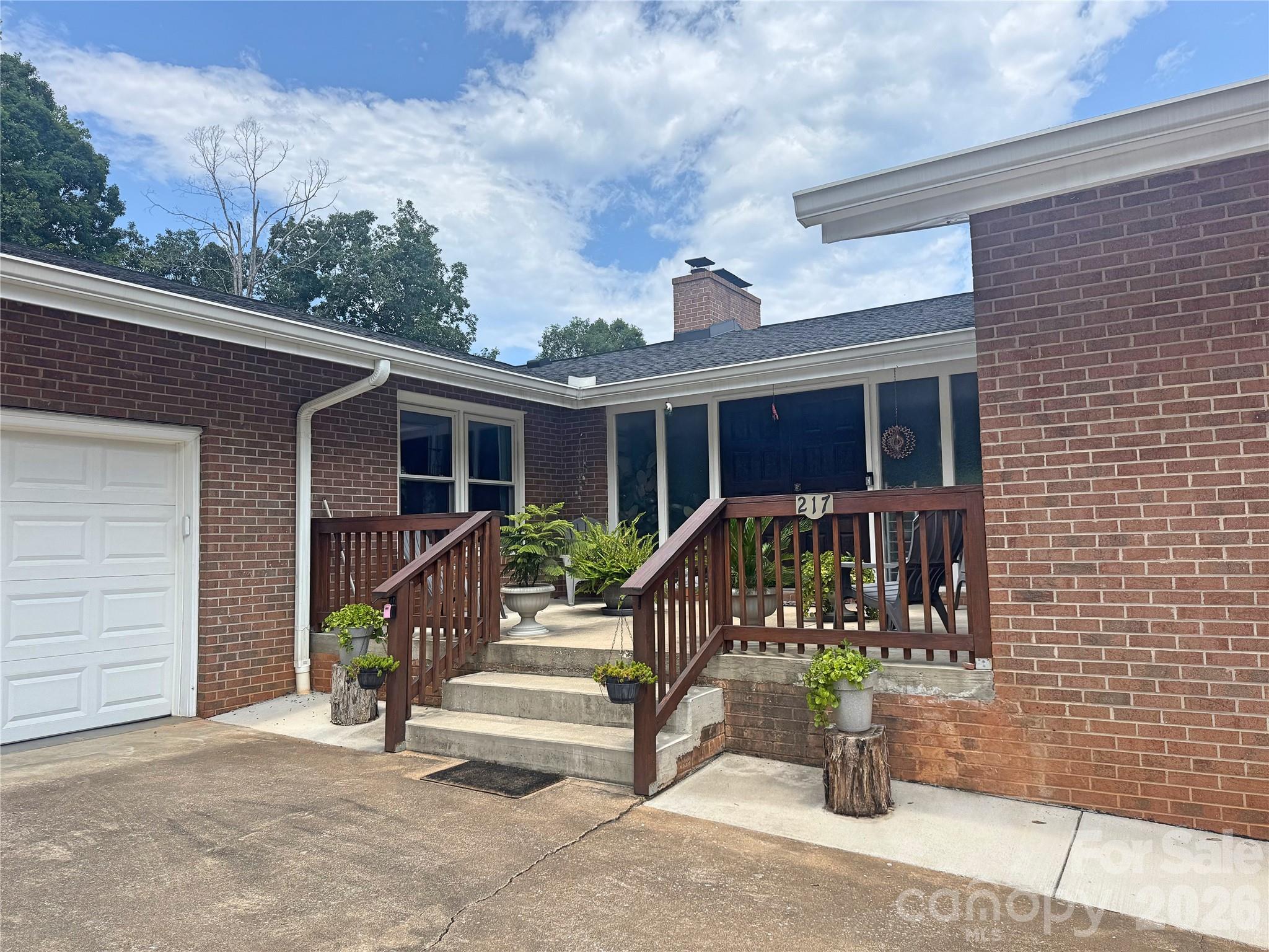 217 E Miller Street — photo