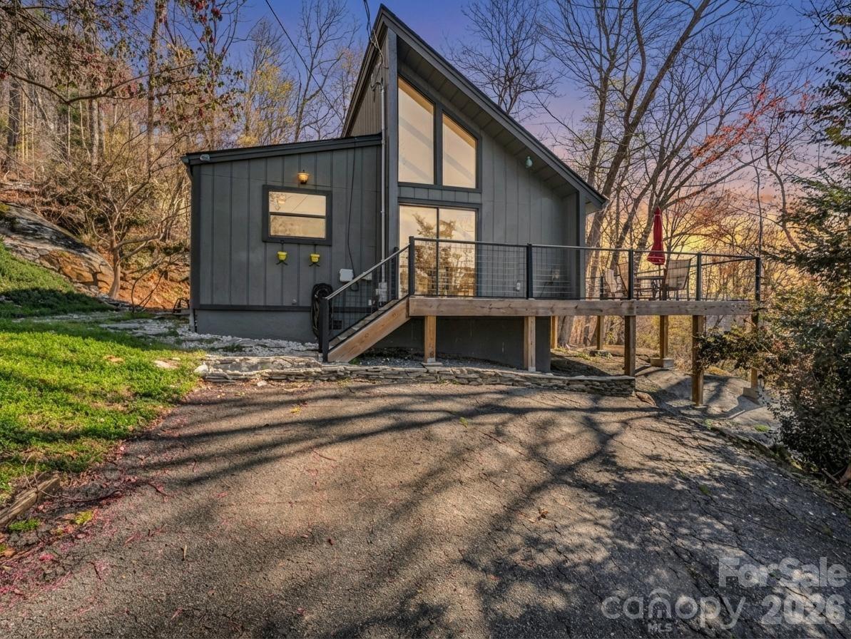 456 Youngs Mountain Drive — photo