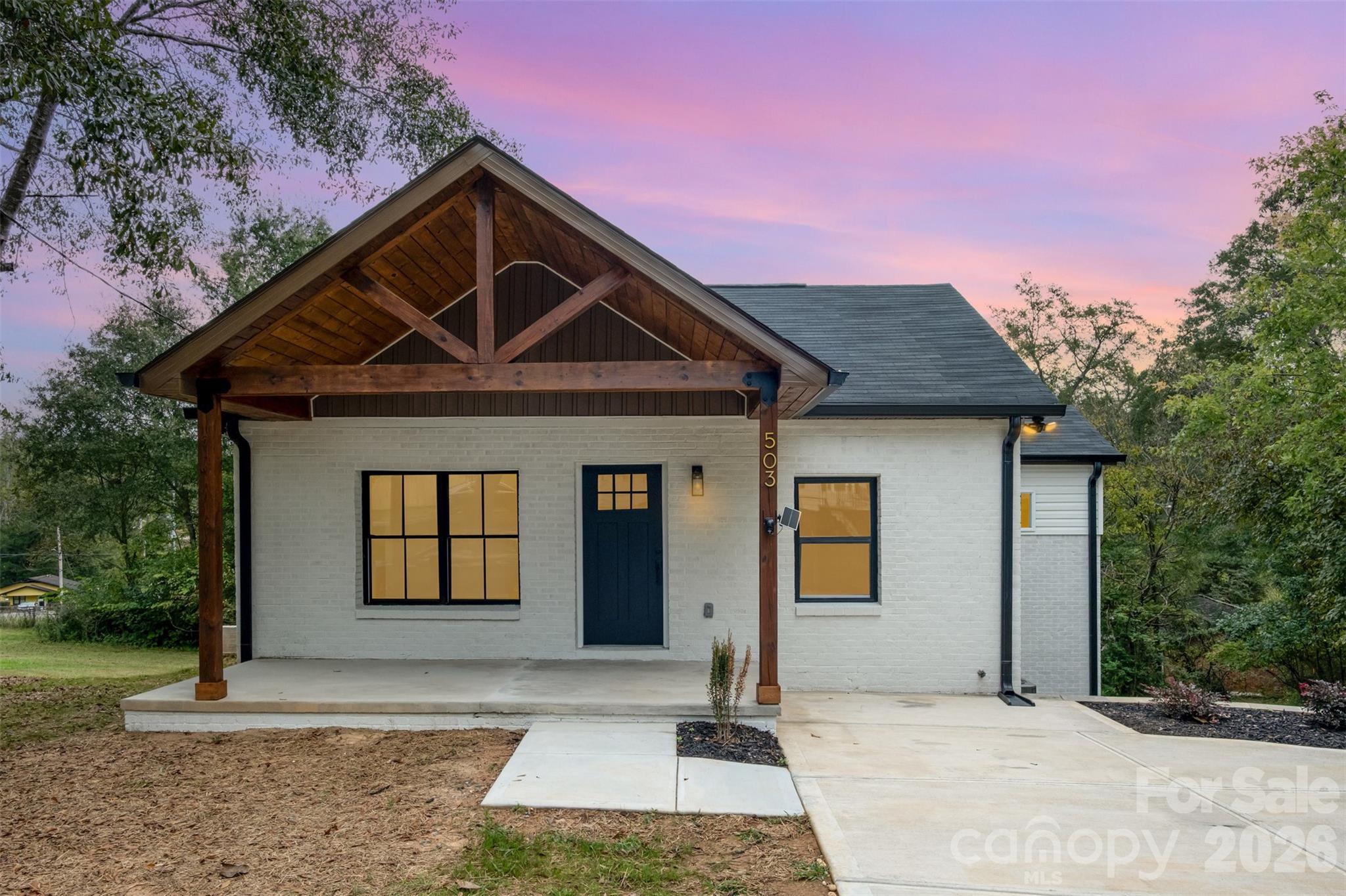 503 Circle Drive E — photo