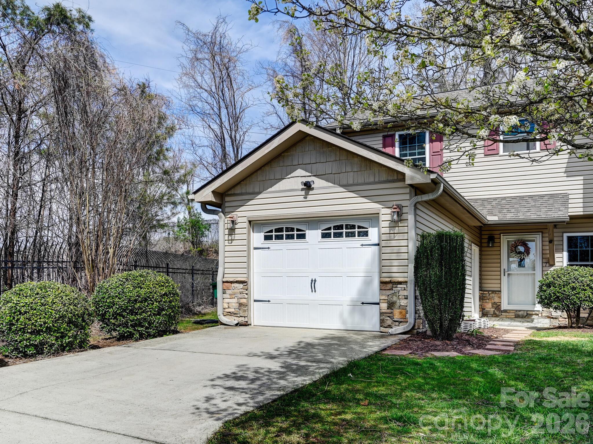 7 Mahogany Road — photo