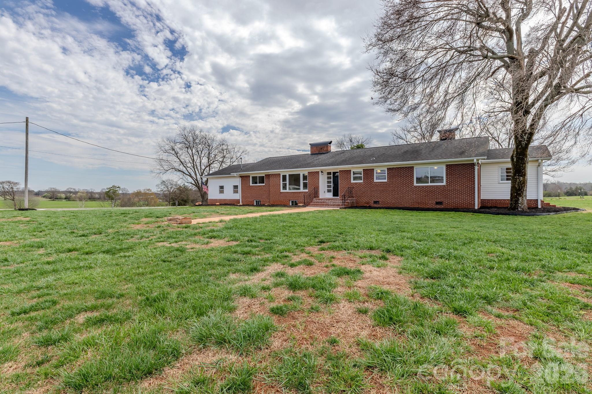 1217 Daniels Road — photo