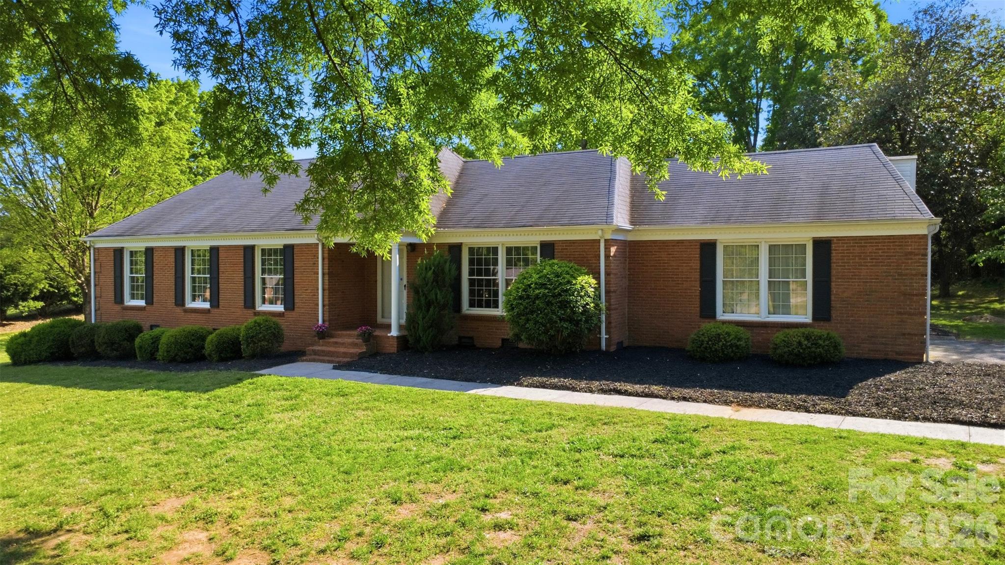 1406 Lakeview Drive — photo