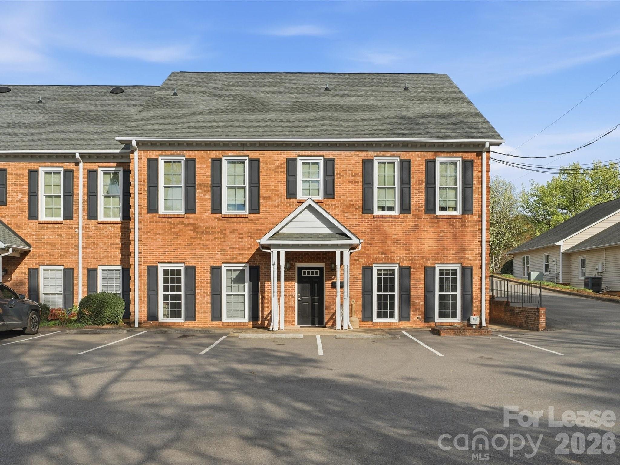 825 Majestic Court — photo