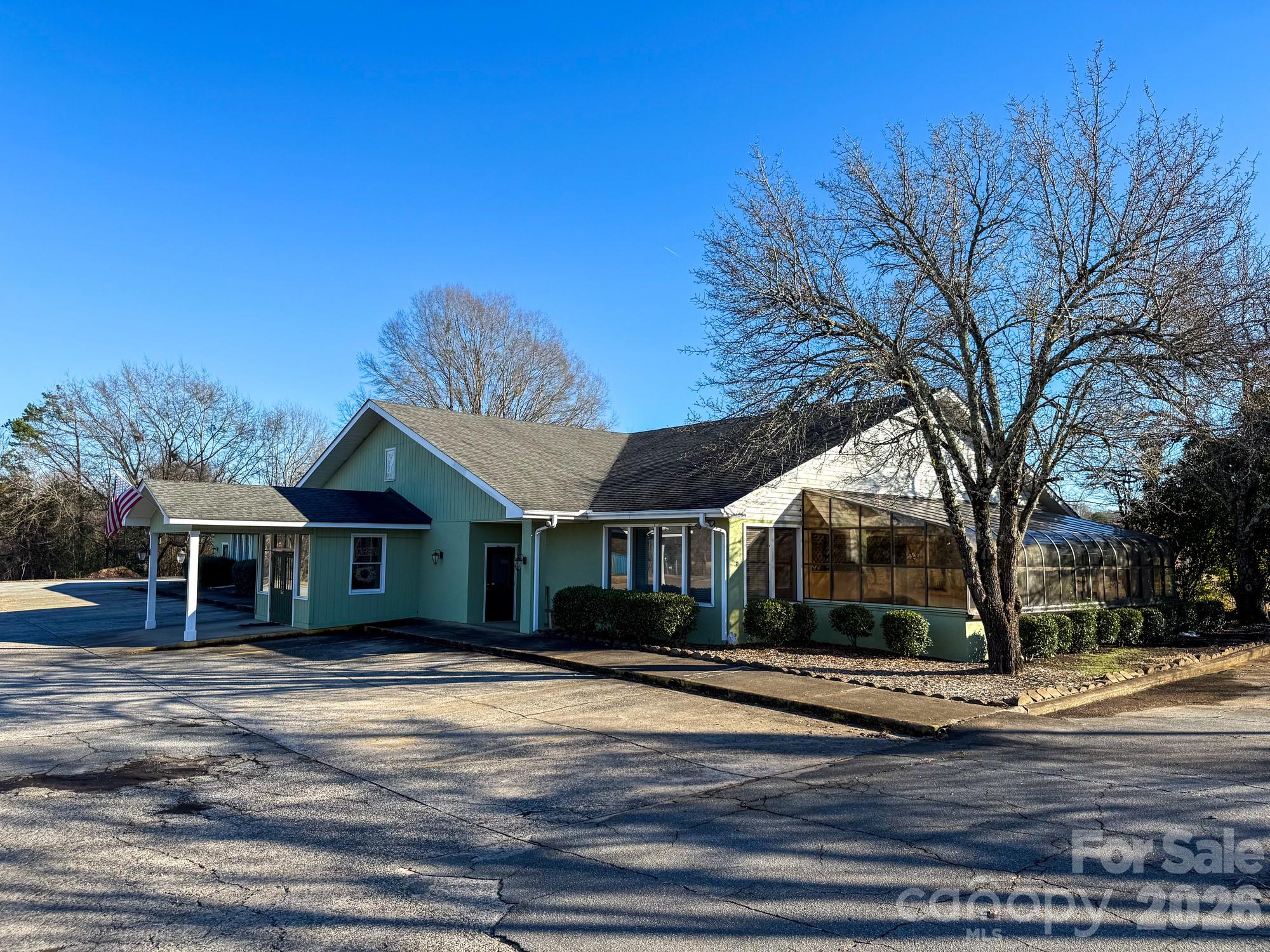 619 Oakland Road — photo