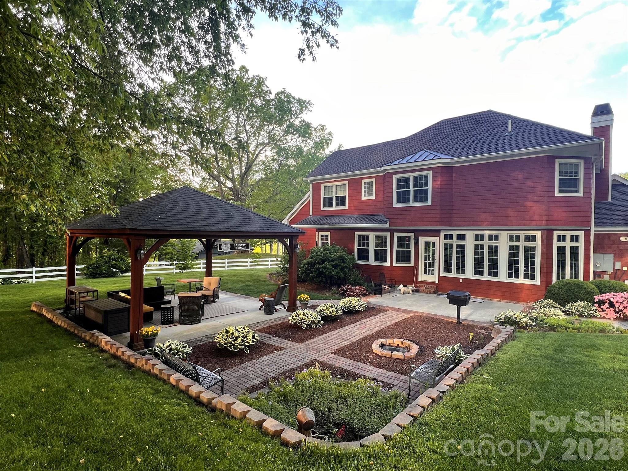 223 Fairway Terrace — photo