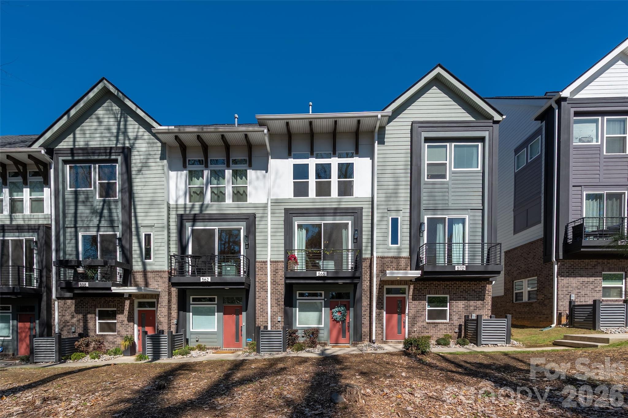 566 West End Drive — photo