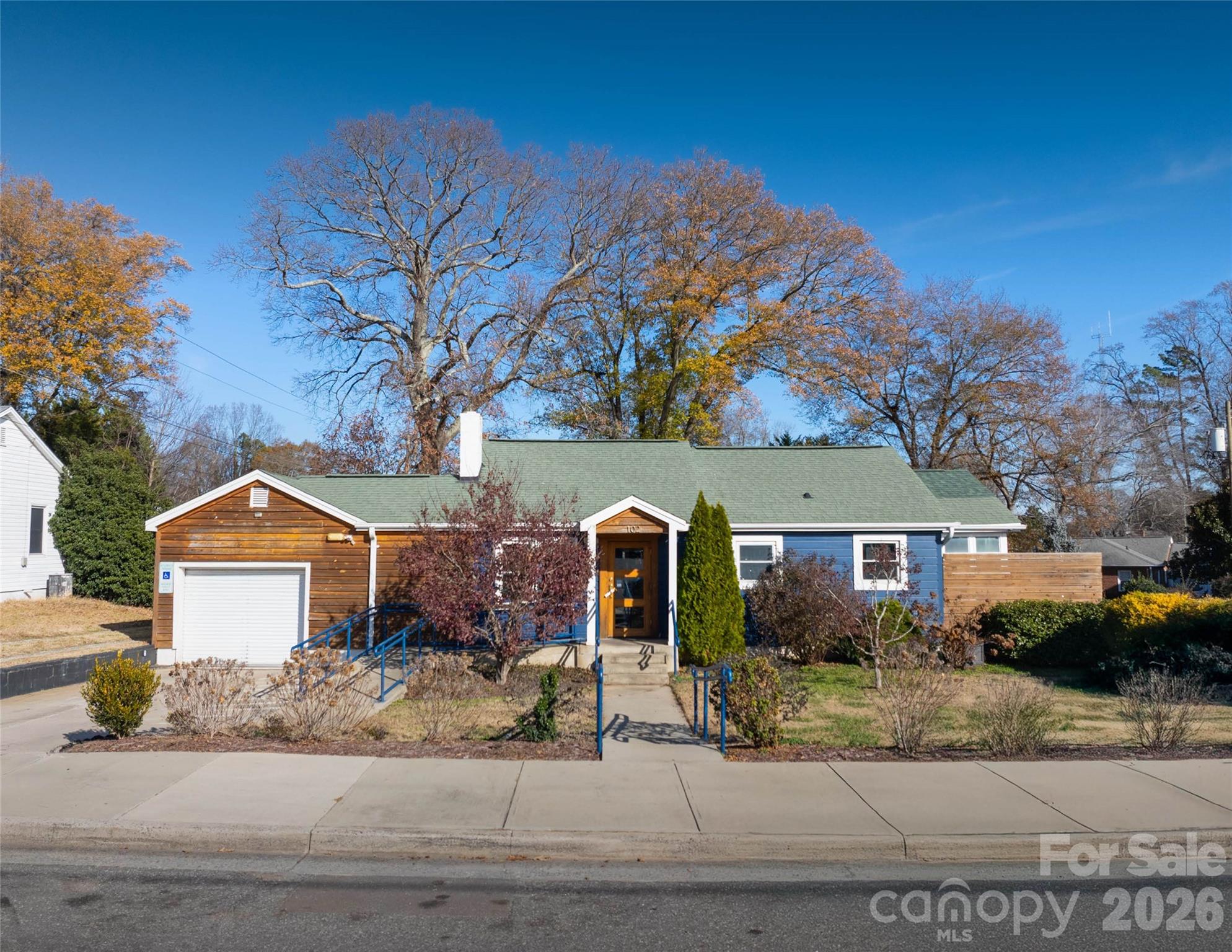 102 Davis Street — photo
