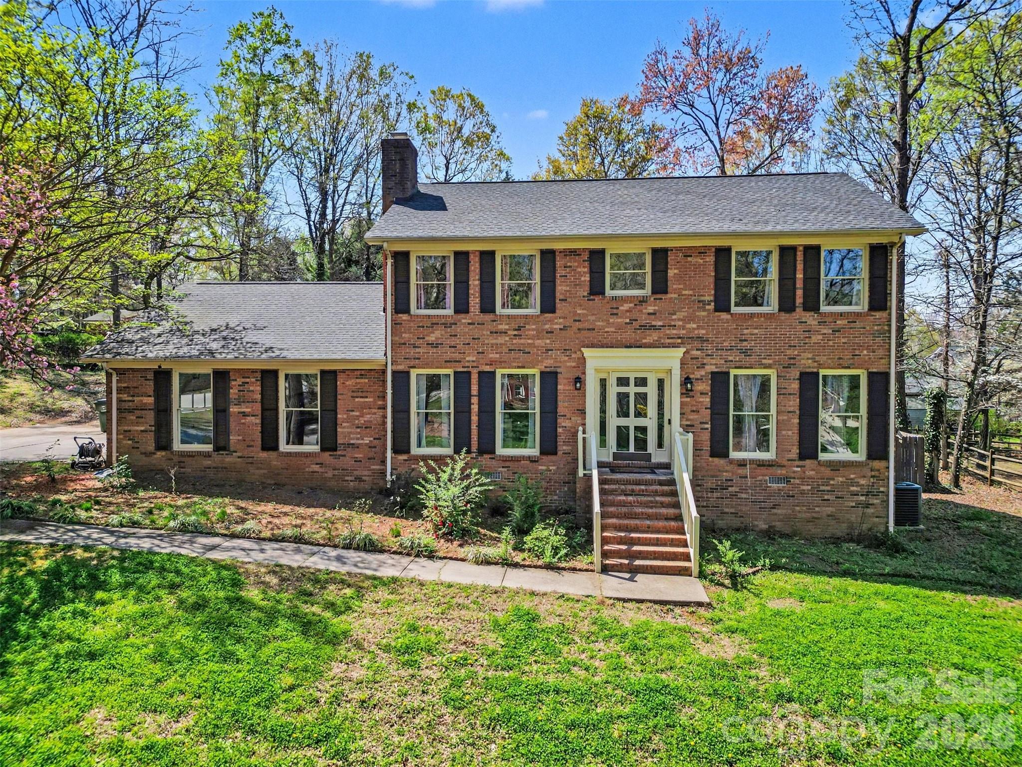 1560 Chatham Court NW — photo