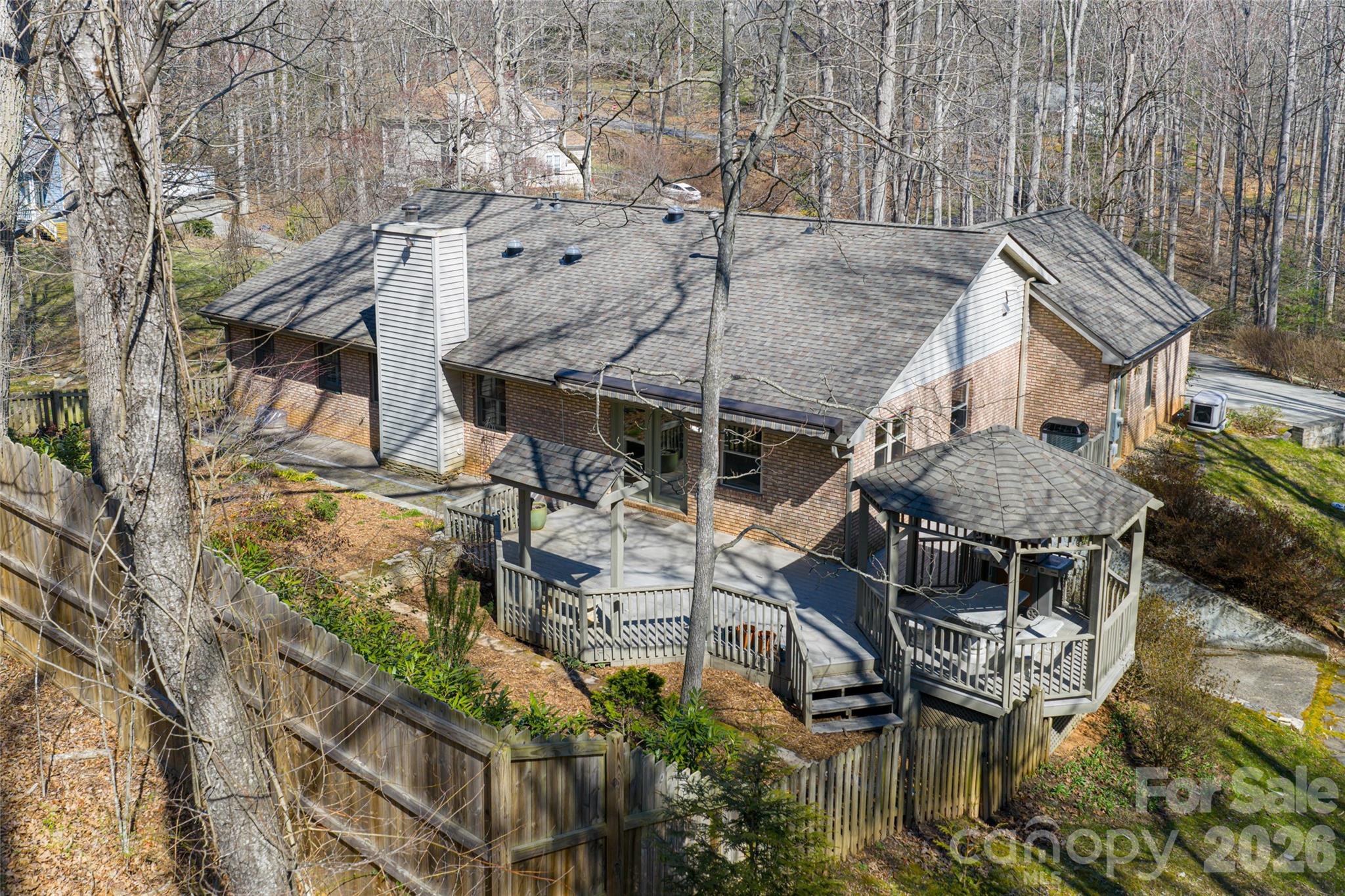 106 Oak Hollow Court — photo