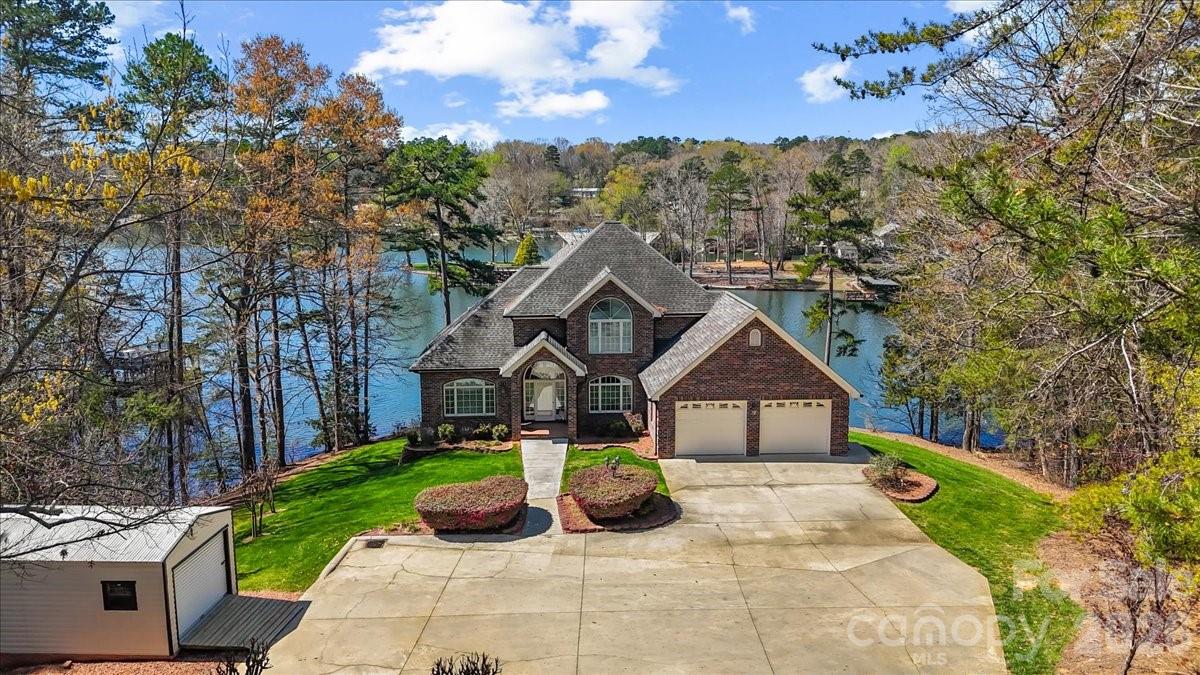 704 Shoreline Drive — photo