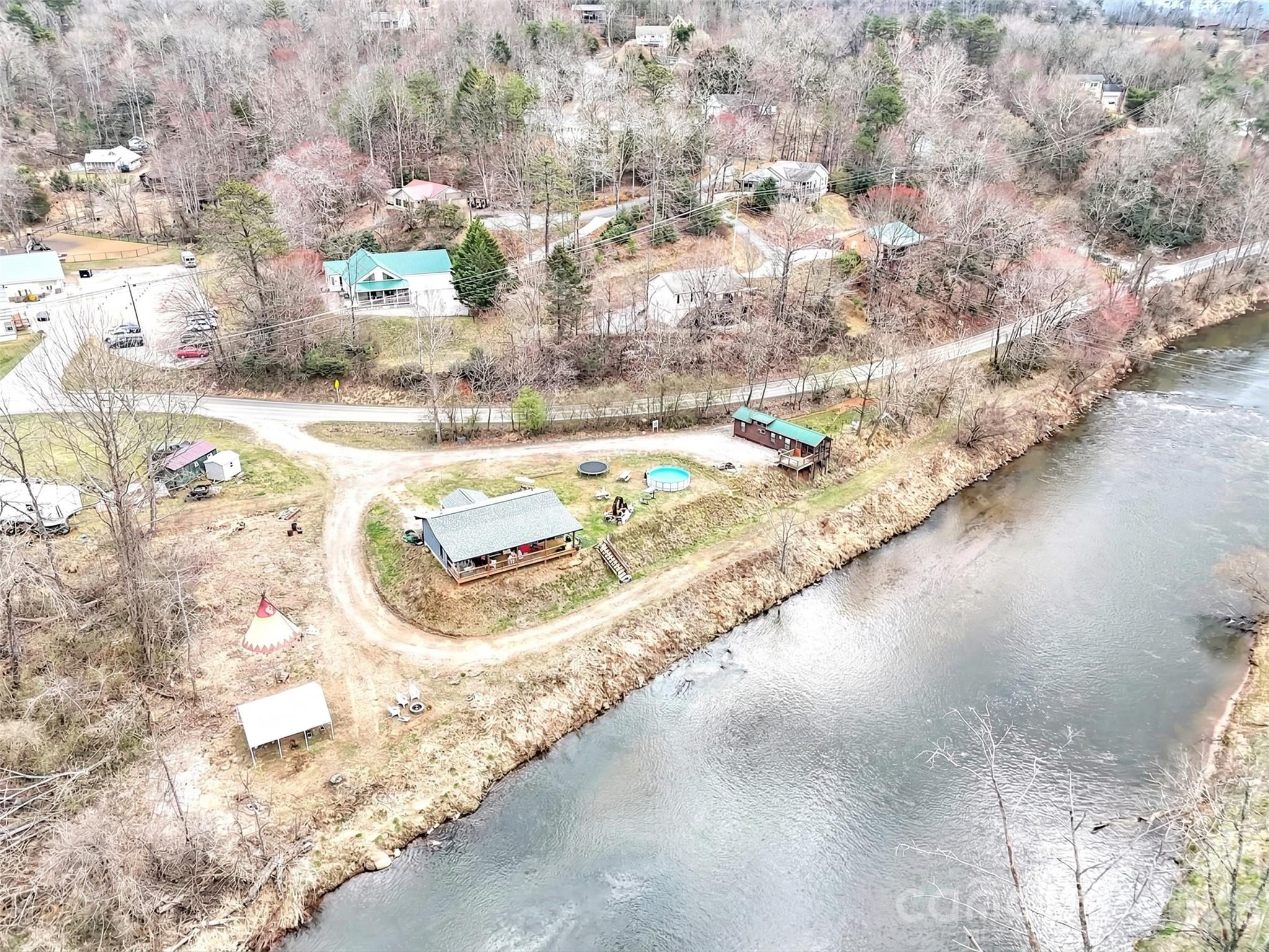 522 N River Road — photo