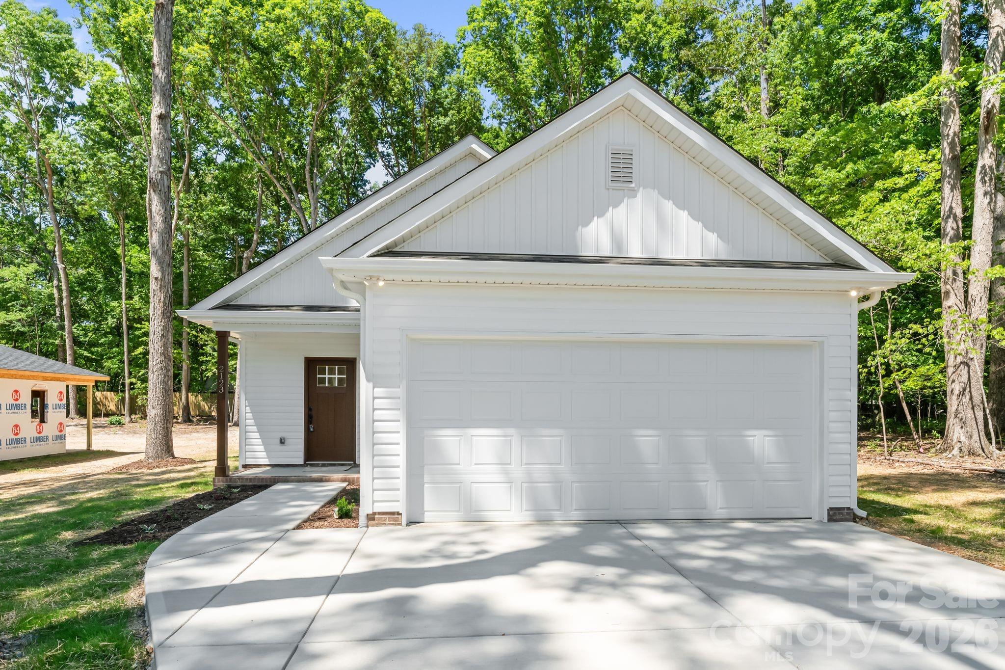 2123 Woodhurst Lane — photo