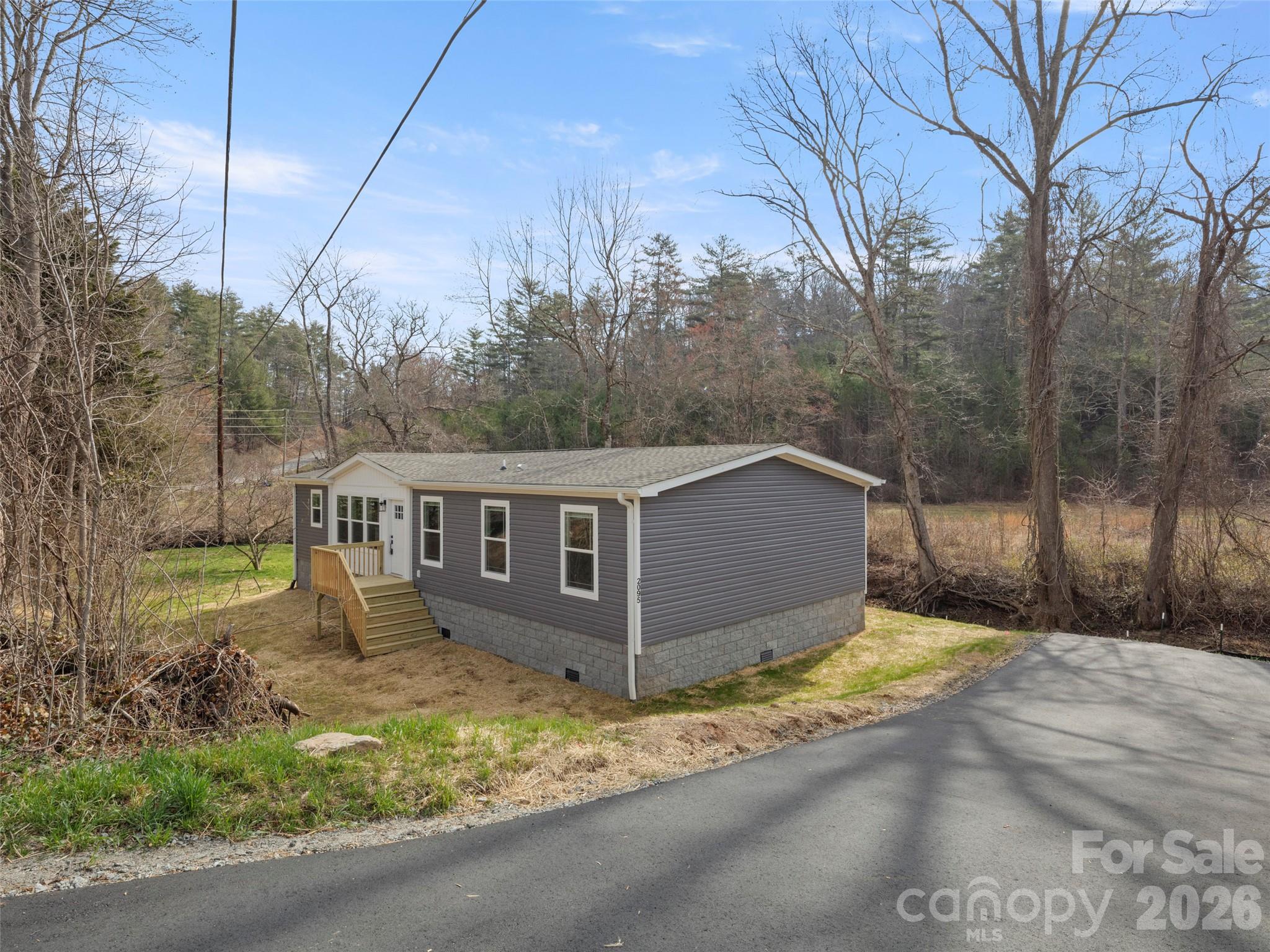 2095 Emmas Grove Road — photo