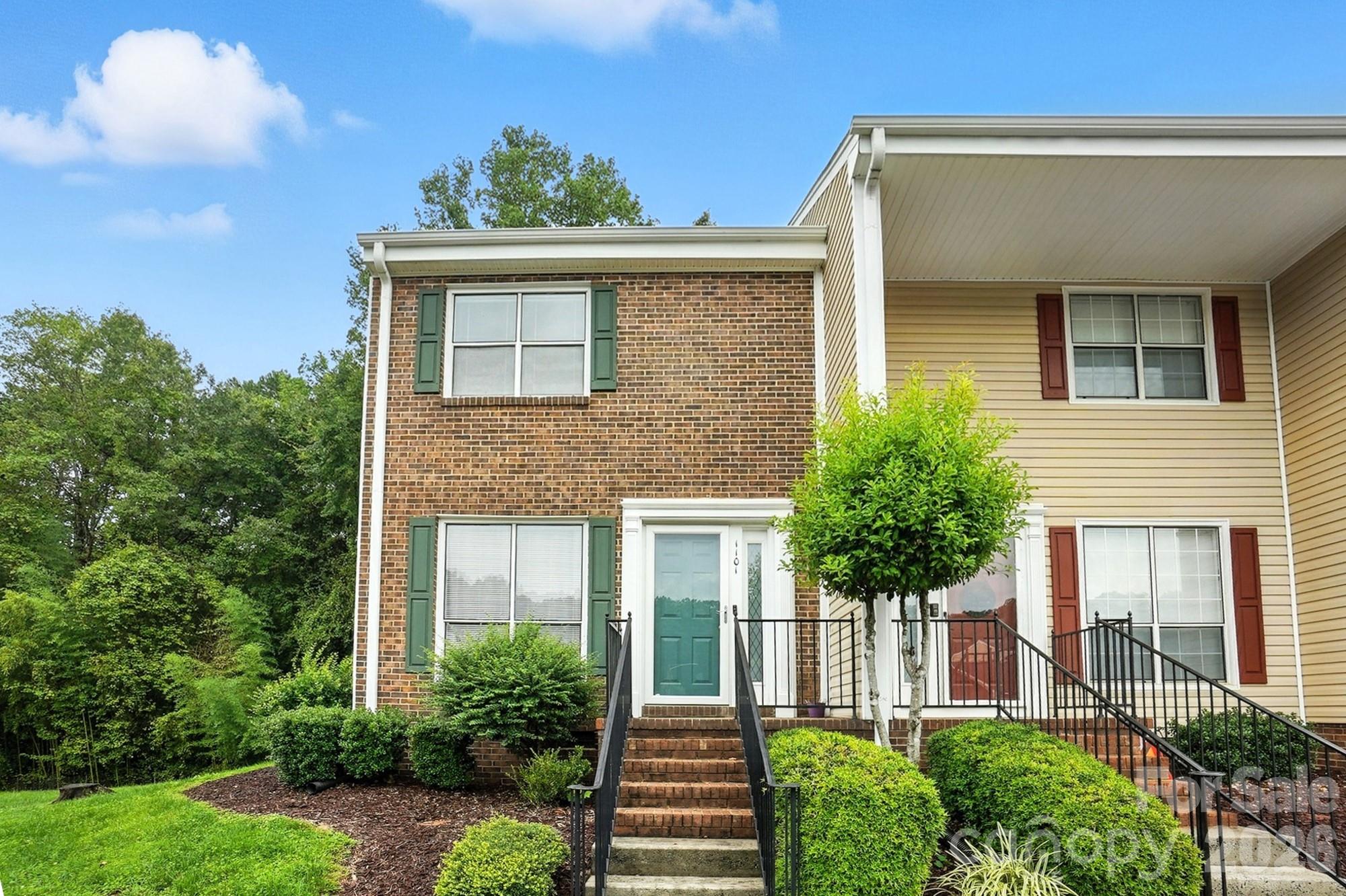 1101 Surry Lane — photo