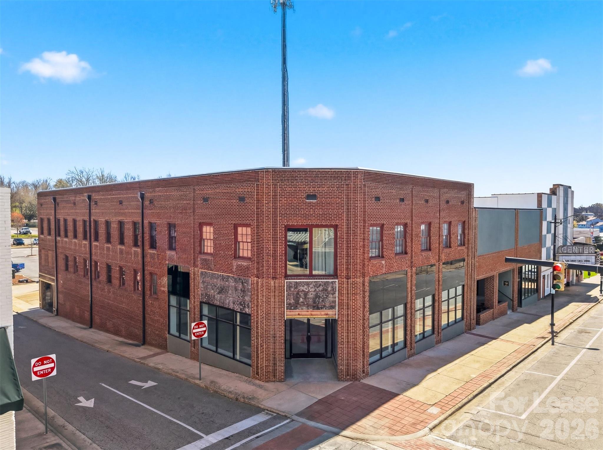 1001 W Avenue NW — photo