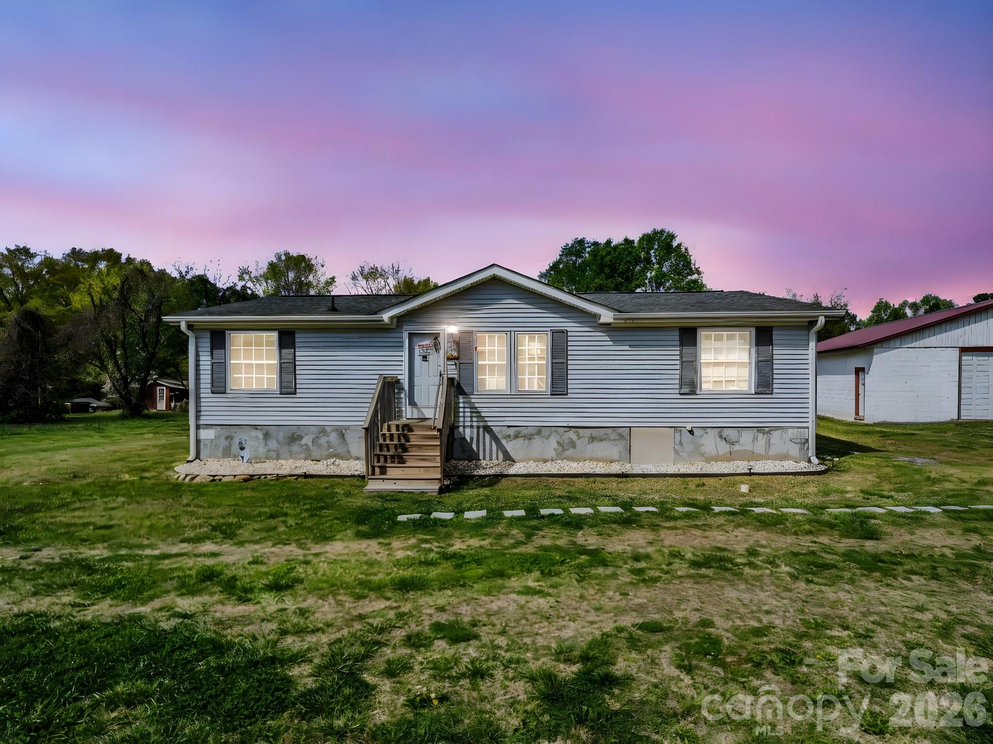 208 Oak Drive — photo
