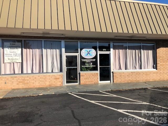104 Fairway Shopping Center Street — photo