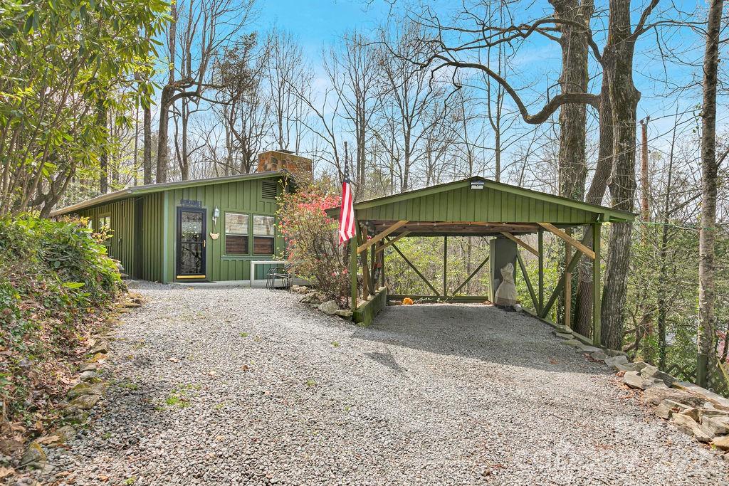 218 Hickory Lane — photo