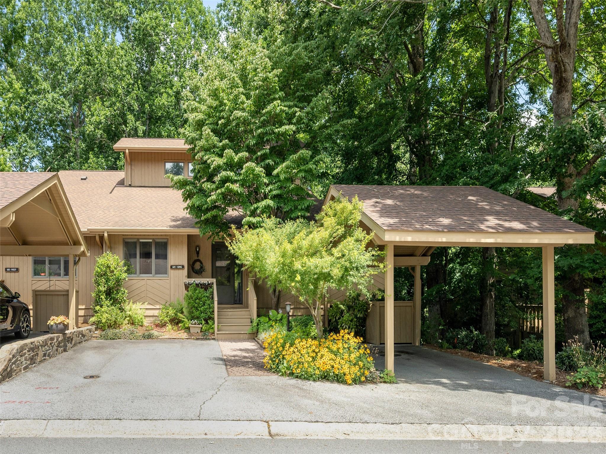 601 Red Oak Drive — photo