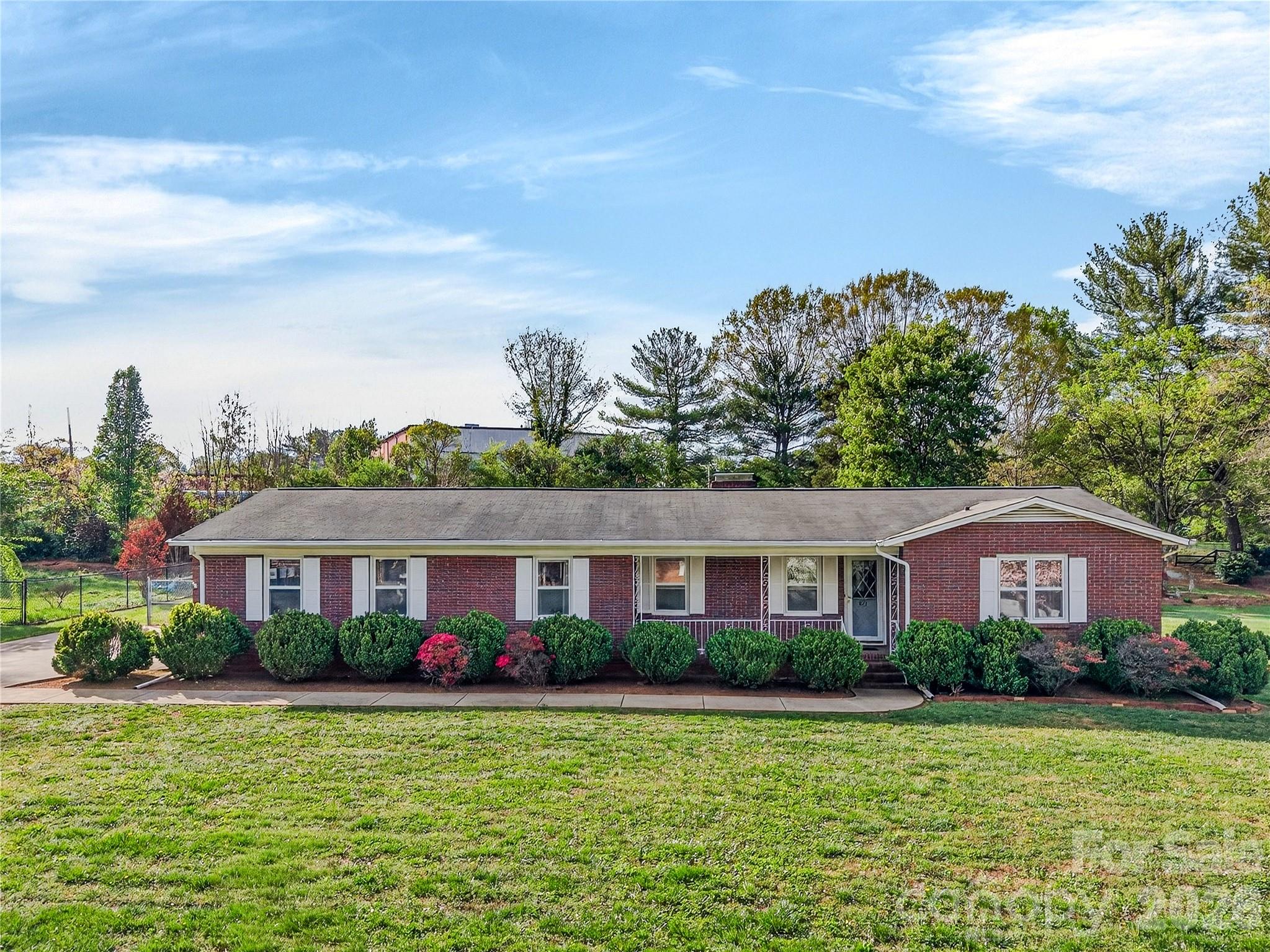 821 Woods Drive — photo