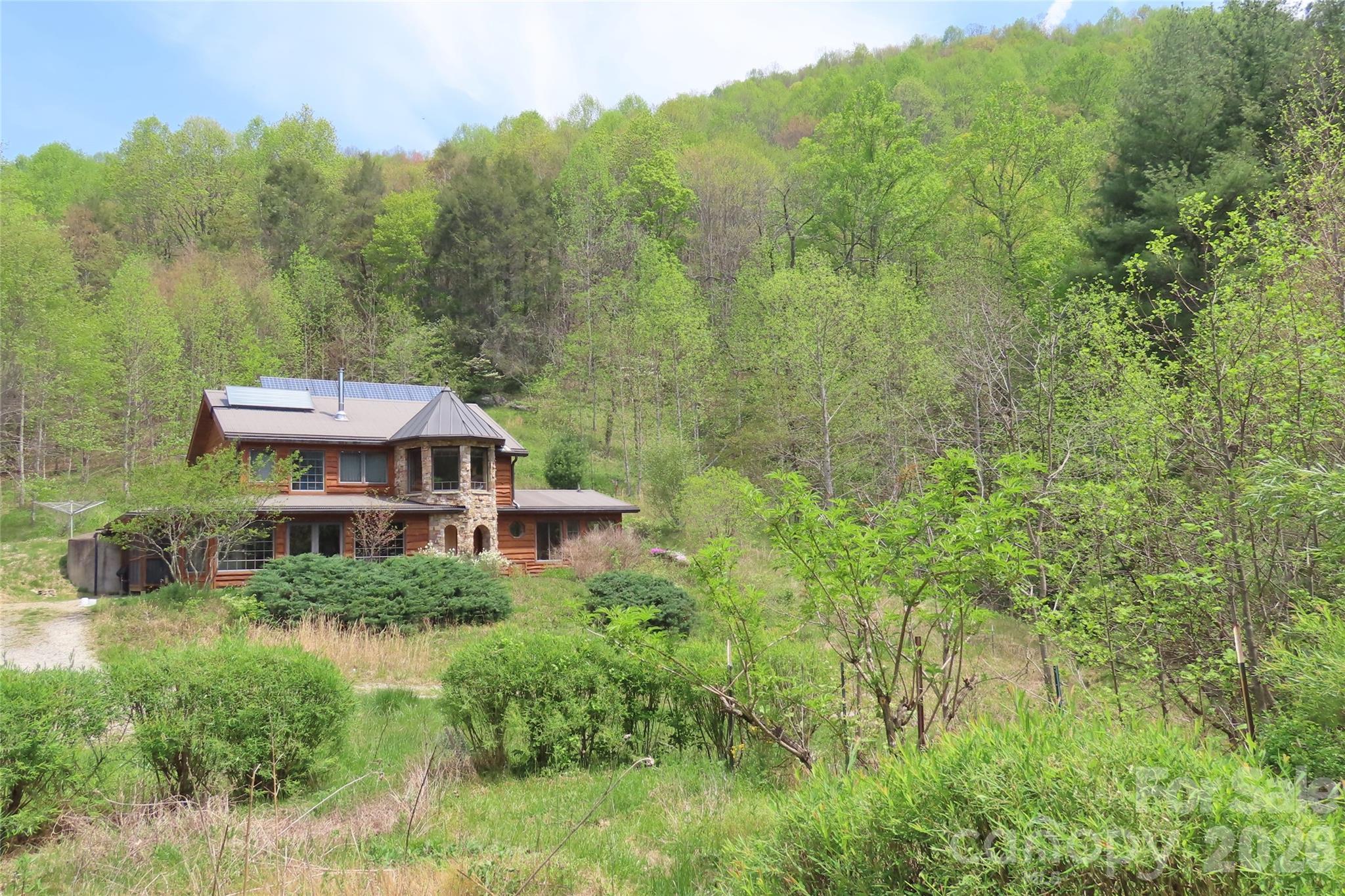 1422 Middle Fork Road — photo