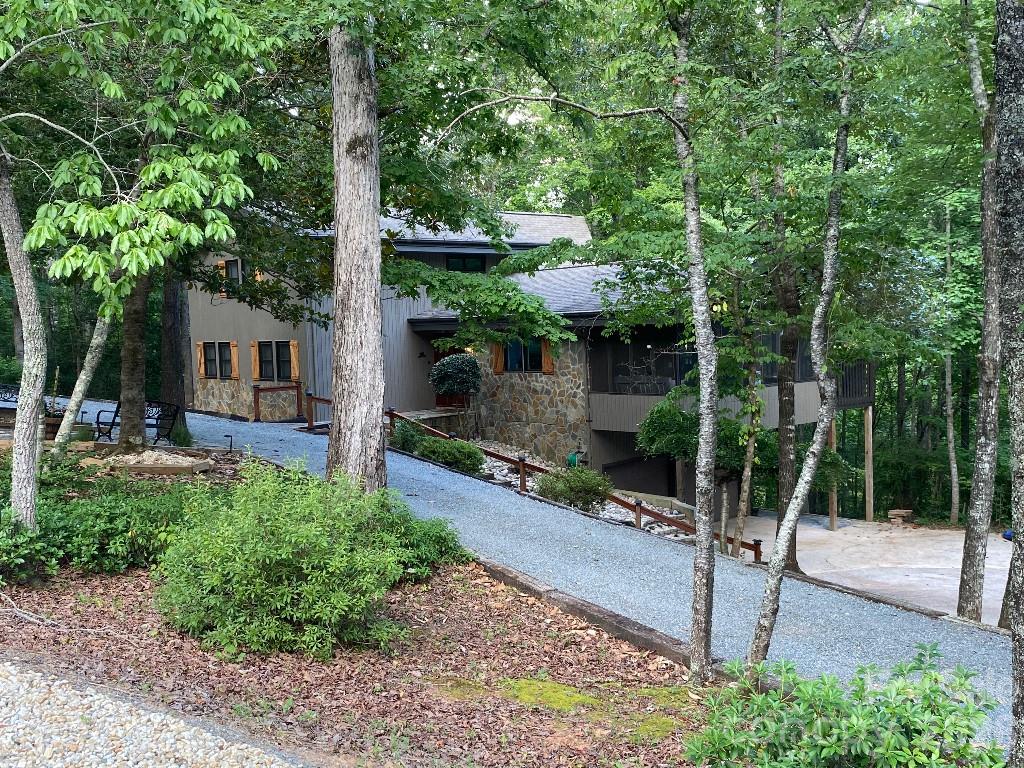 394 Jonathan Lane — photo