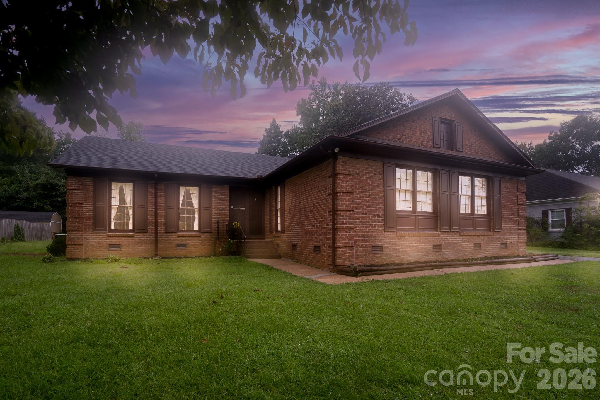 5742 Faulconbridge Road — photo