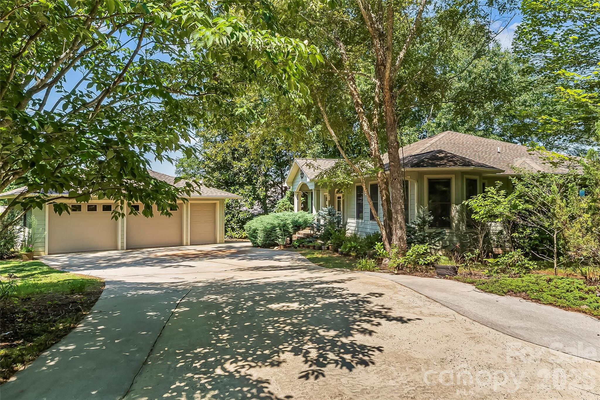 27 Magnolia Drive — photo