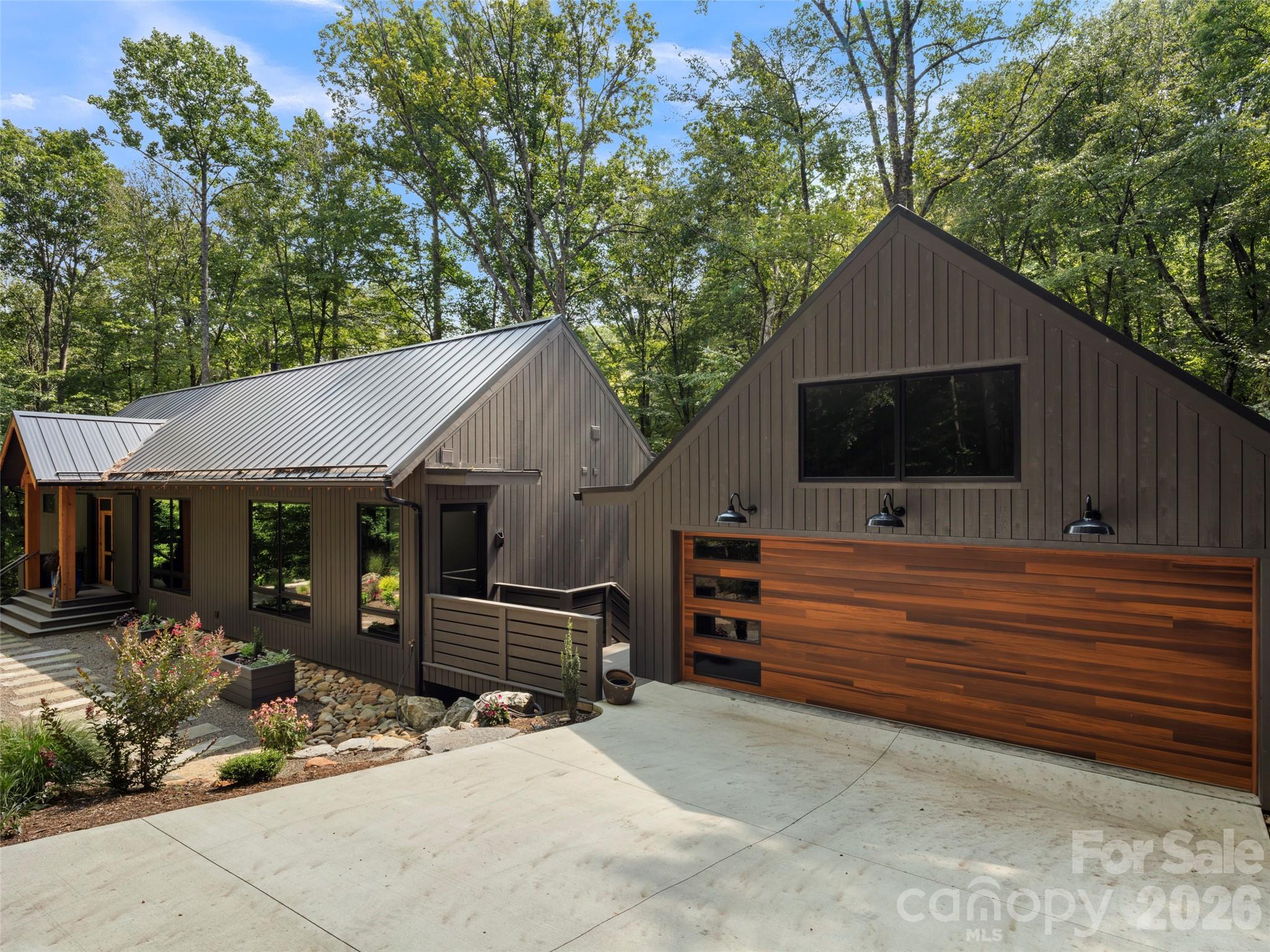80 Hemlock Circle — photo